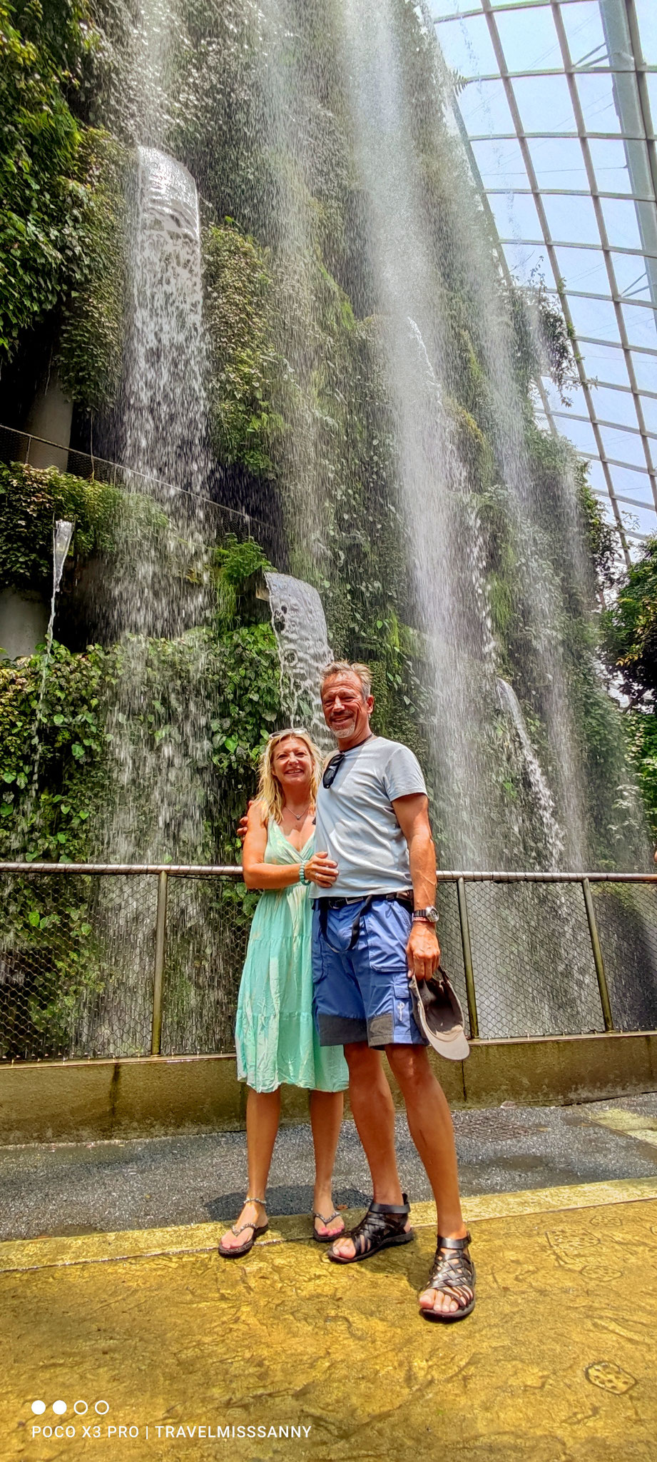Avatar Park mit künstlichen Wasserfällen
