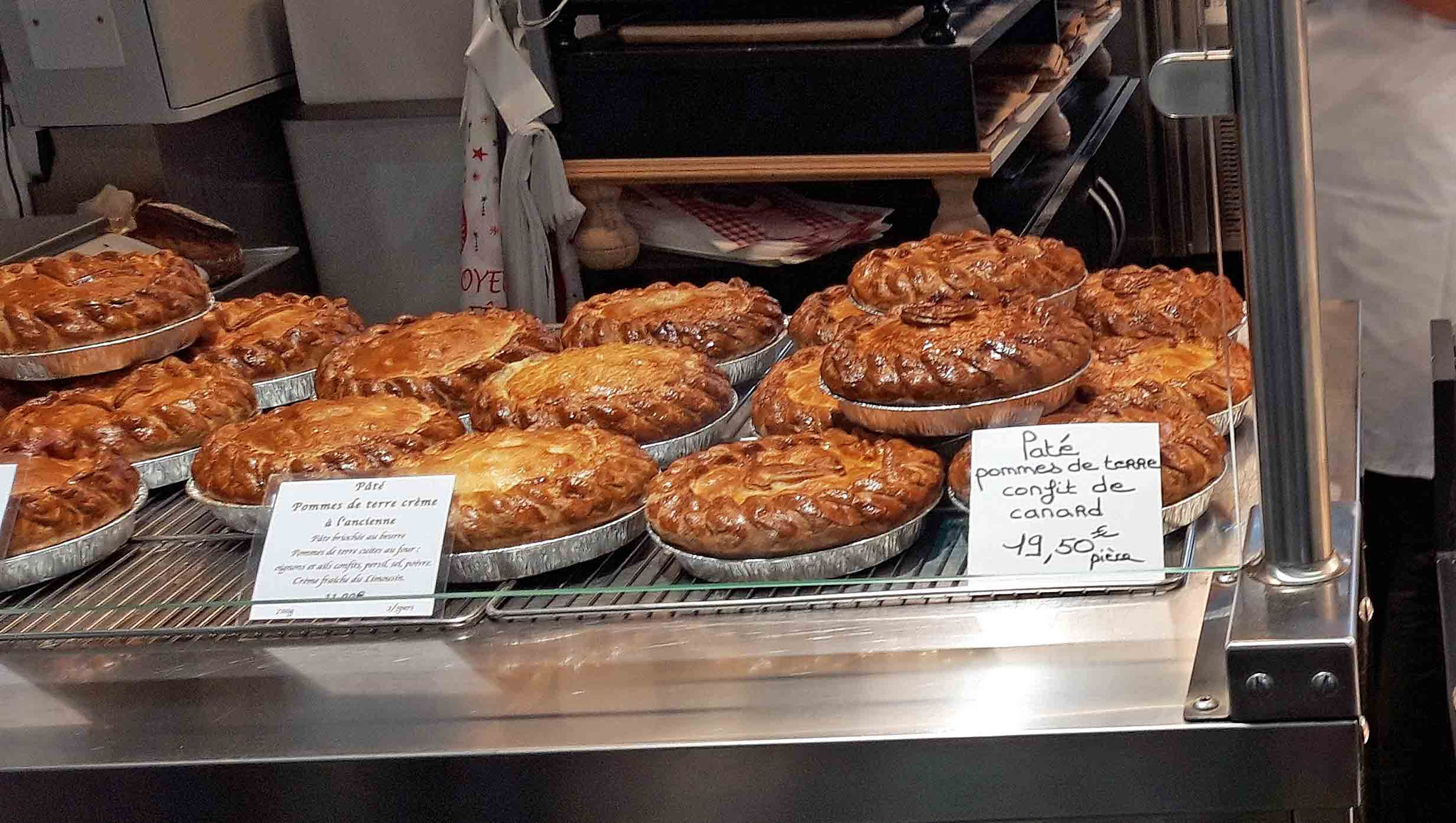 Les Pâtés de pommes de terre crème à l'ancienne et les Pâtés de pommes de terre confit de canard, de chez Fourgeaud