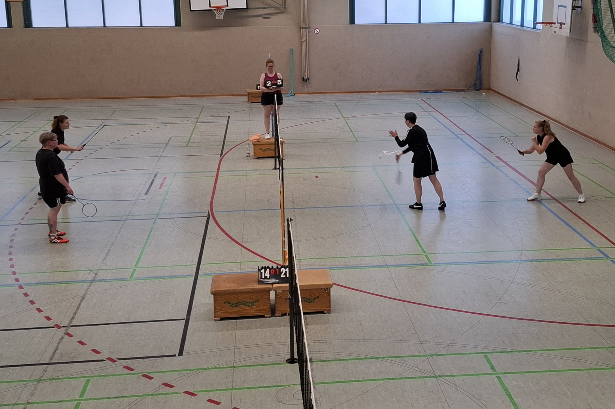 Gaby (2. von rechts) beim Damen-Doppel