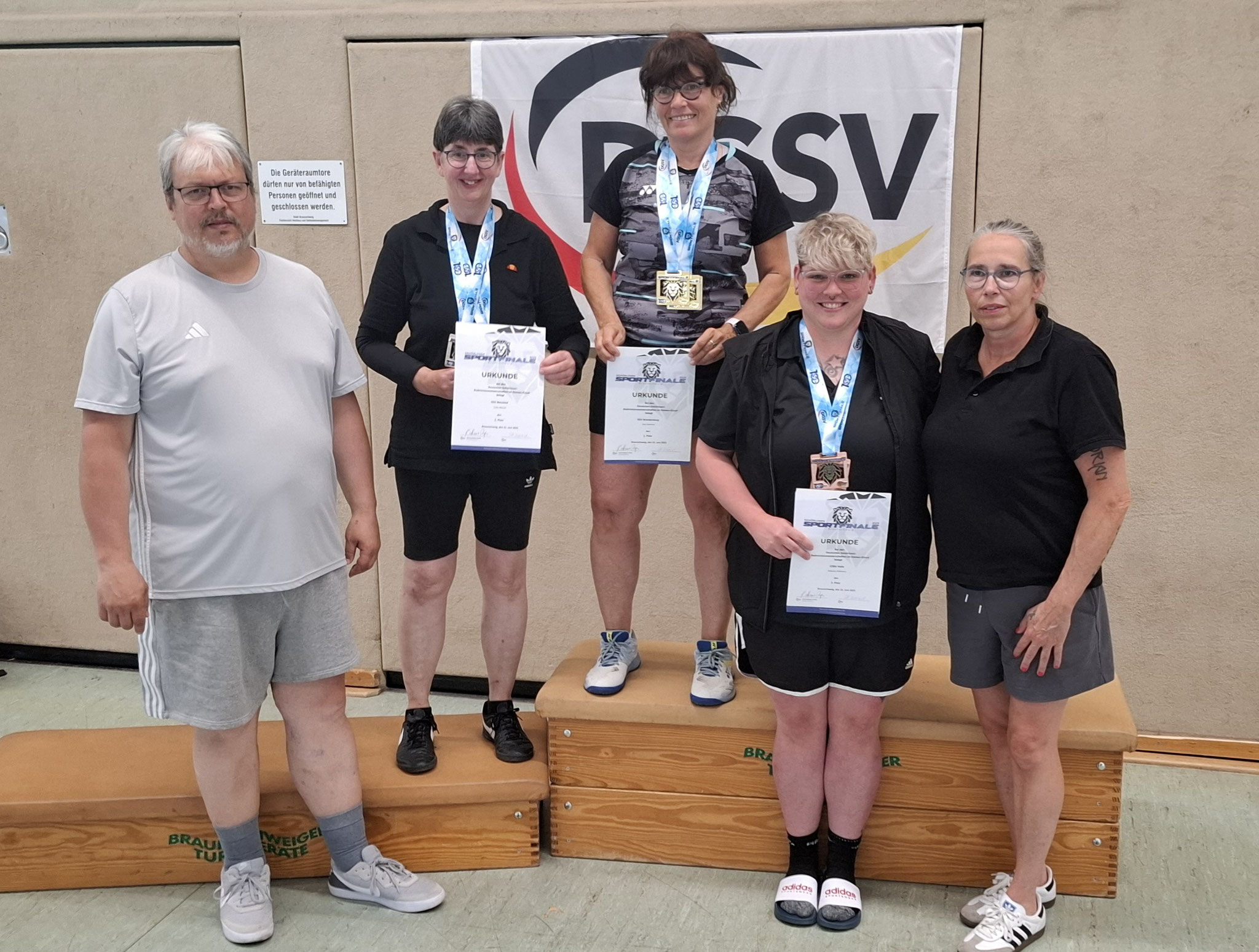 Silbermedaille für Gaby (2. von links)