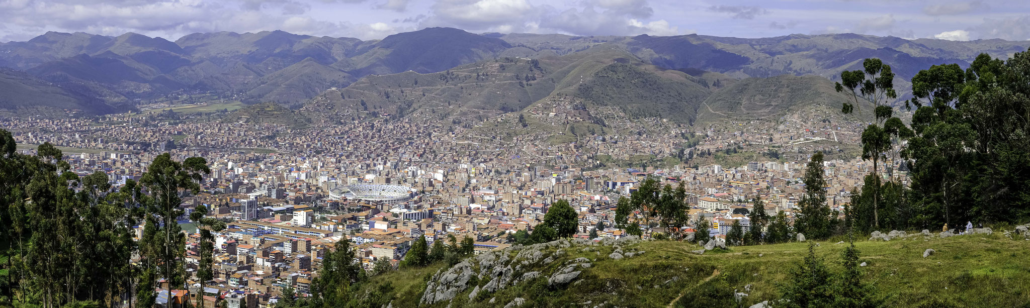 sanctuaire inca situé à six kilomètres au nord de la ville de Cusco. Faisant partie de la Vallée sacrée des Incas, le site culmine à 3 580 mètres d'altitude