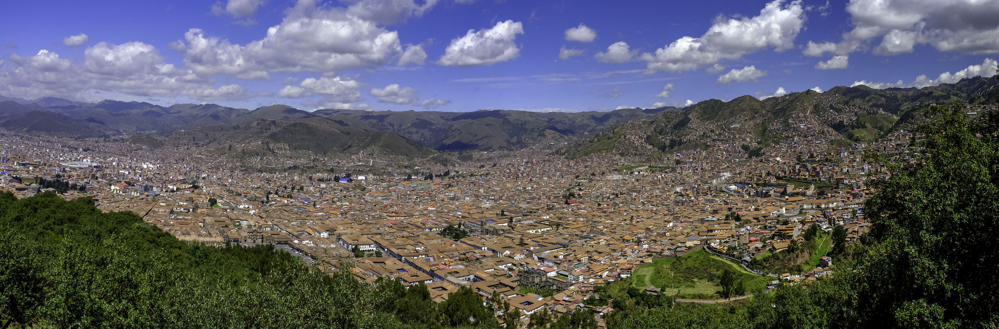 Agrémentée d'arcades, de places pavées et de balcons en bois sculpté, la ville pittoresque de Cusco a été inscrite au patrimoine mondial par l'UNESCO en 1983