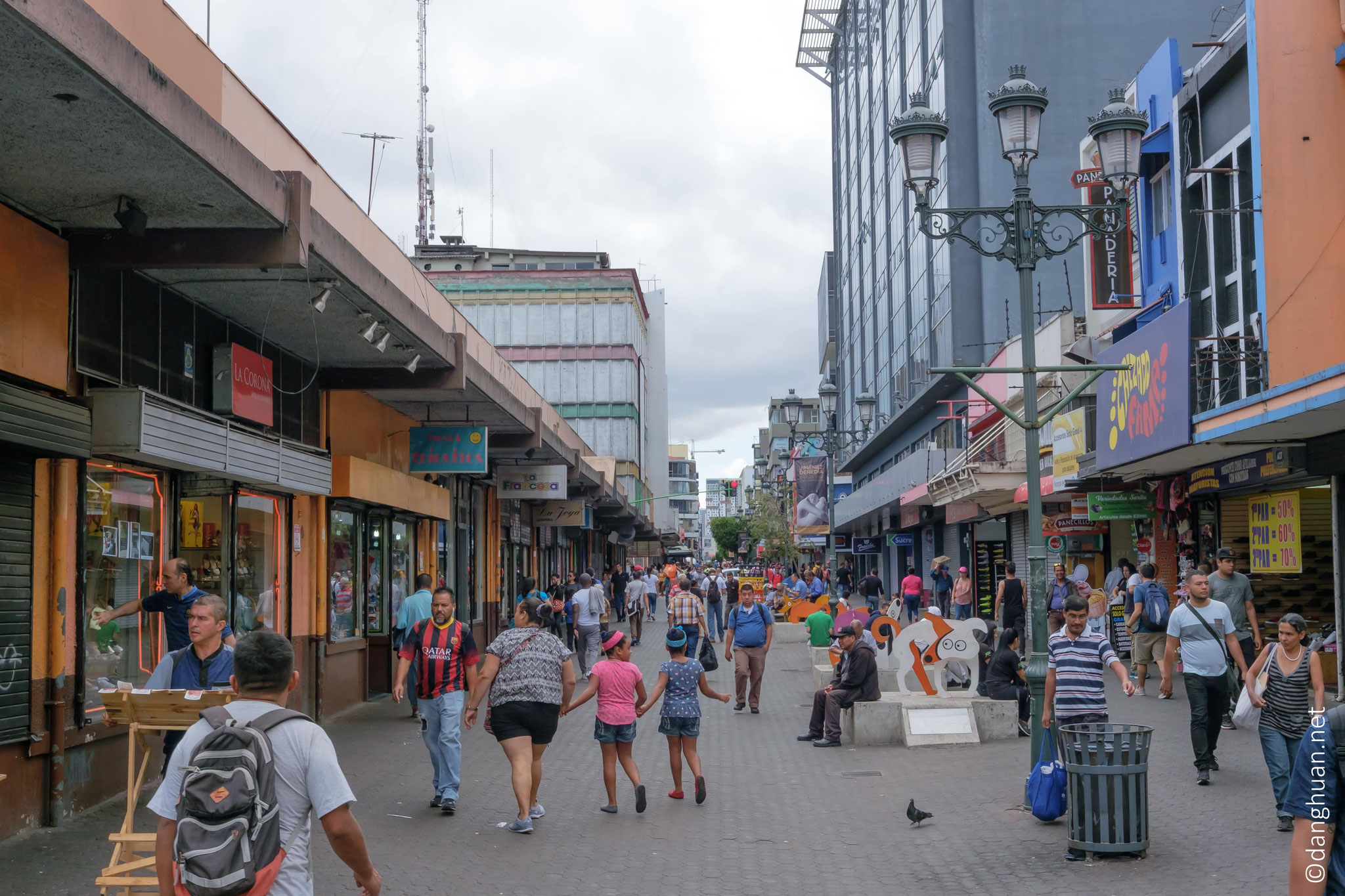 L'avenue centrale, l'artère commercial principal de San José réservé aux piétons 