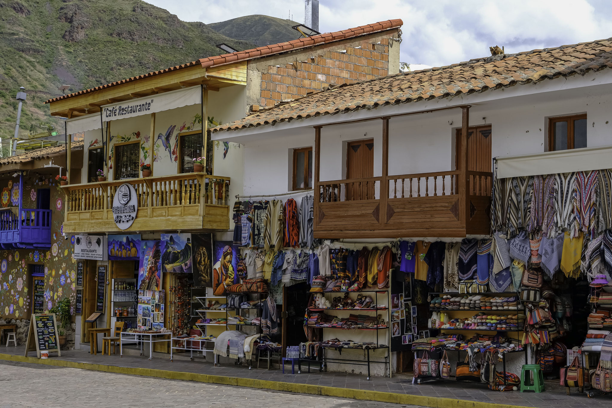 boutiques d'articles d'artisanat au long des routes