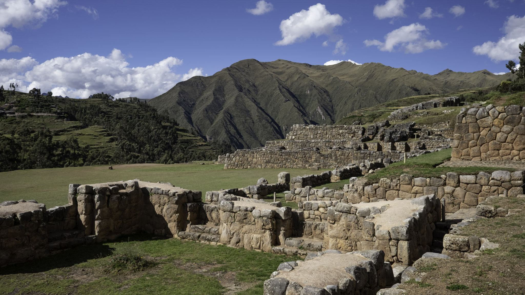 Surnommé le "berceau de l'arc-en-ciel', Chinchero se situe sur le plateau de l'Anta dominant la vallée Sacrée des Incas