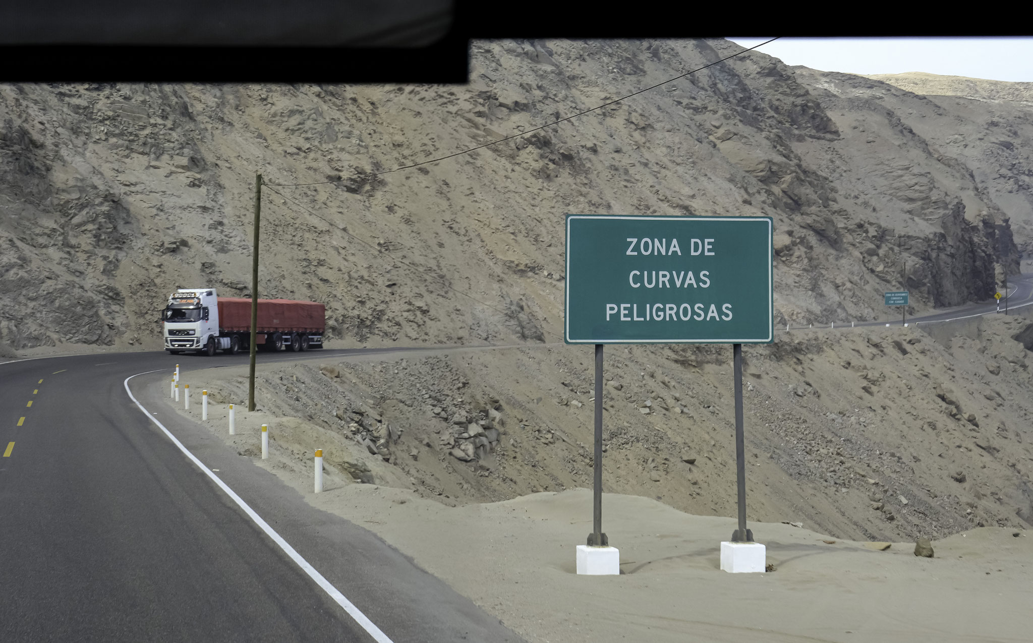 Doubler un camion roulant à 20km/h sur cette Panaméricaine est un art risqué