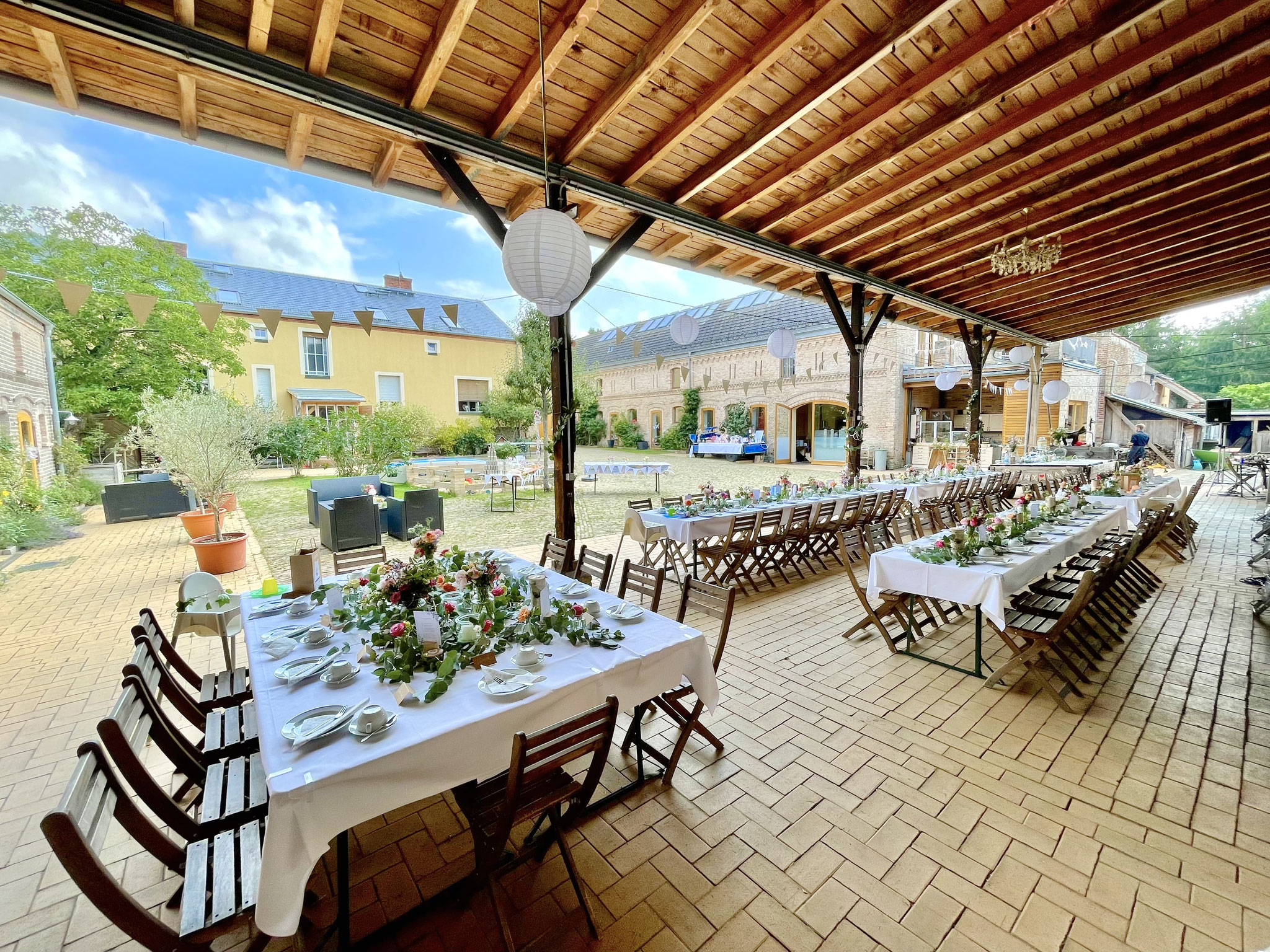 Hochzeit feiern unter dem Scheunendach • Hochzeitslocation Paretz
