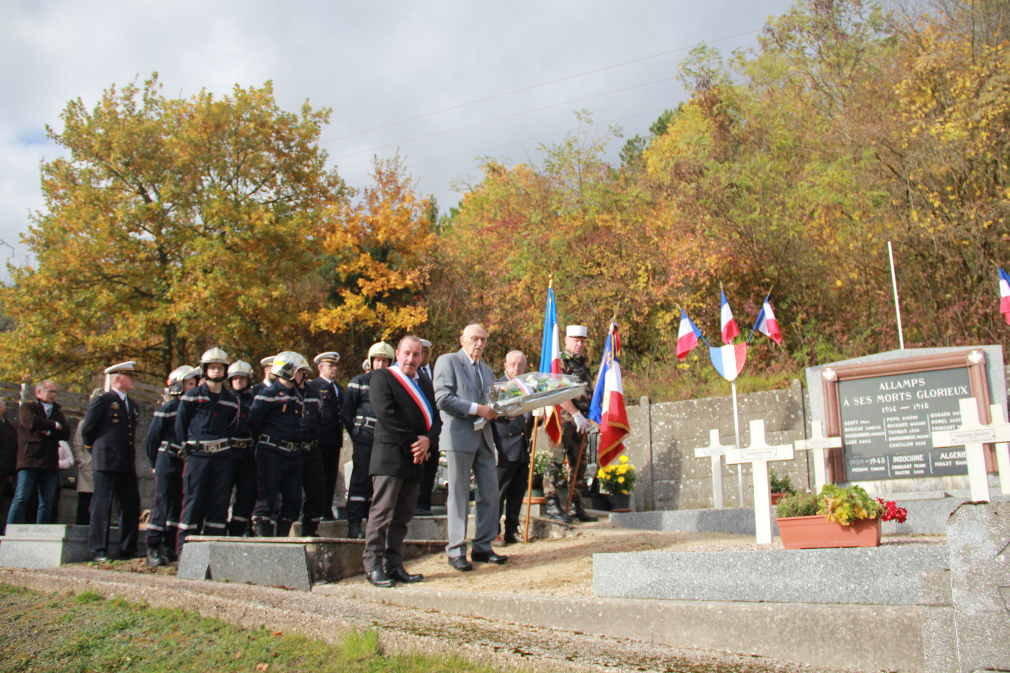 Dépôt de la gerbe.