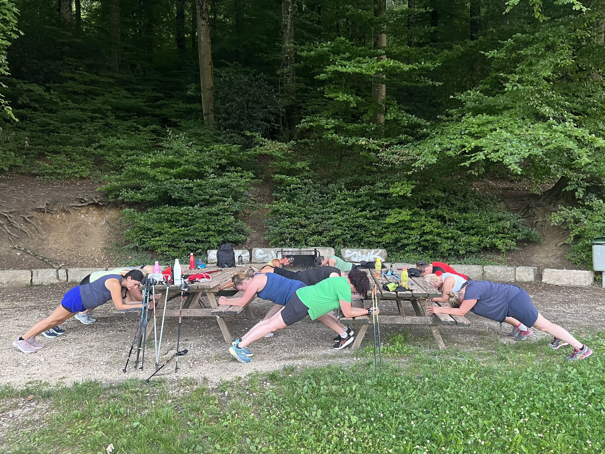 Nach der Walkingrunde die Planks 