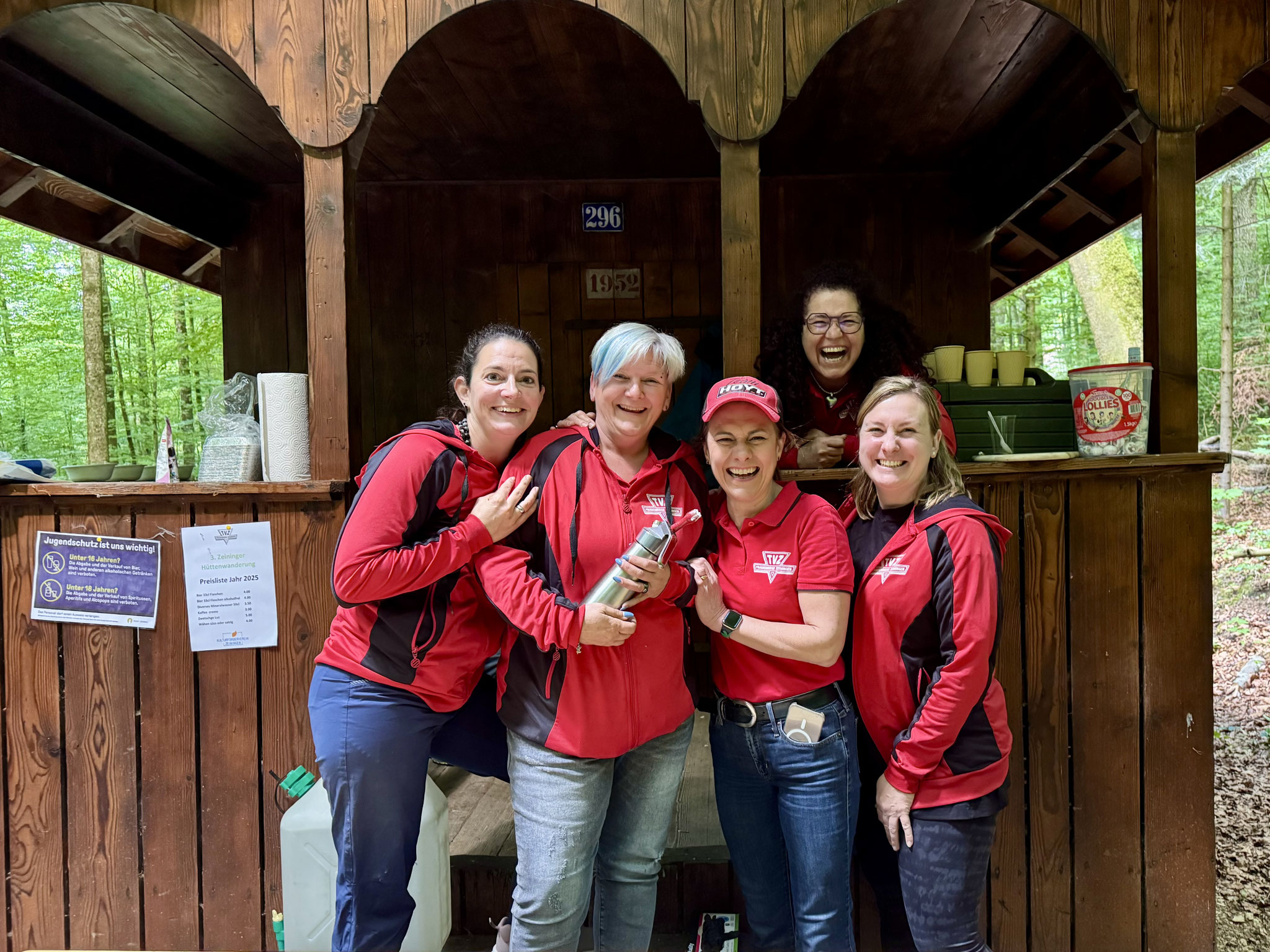 Hüttenwanderung 2025: Wähen-Pit-Stop bei der Urmishütte