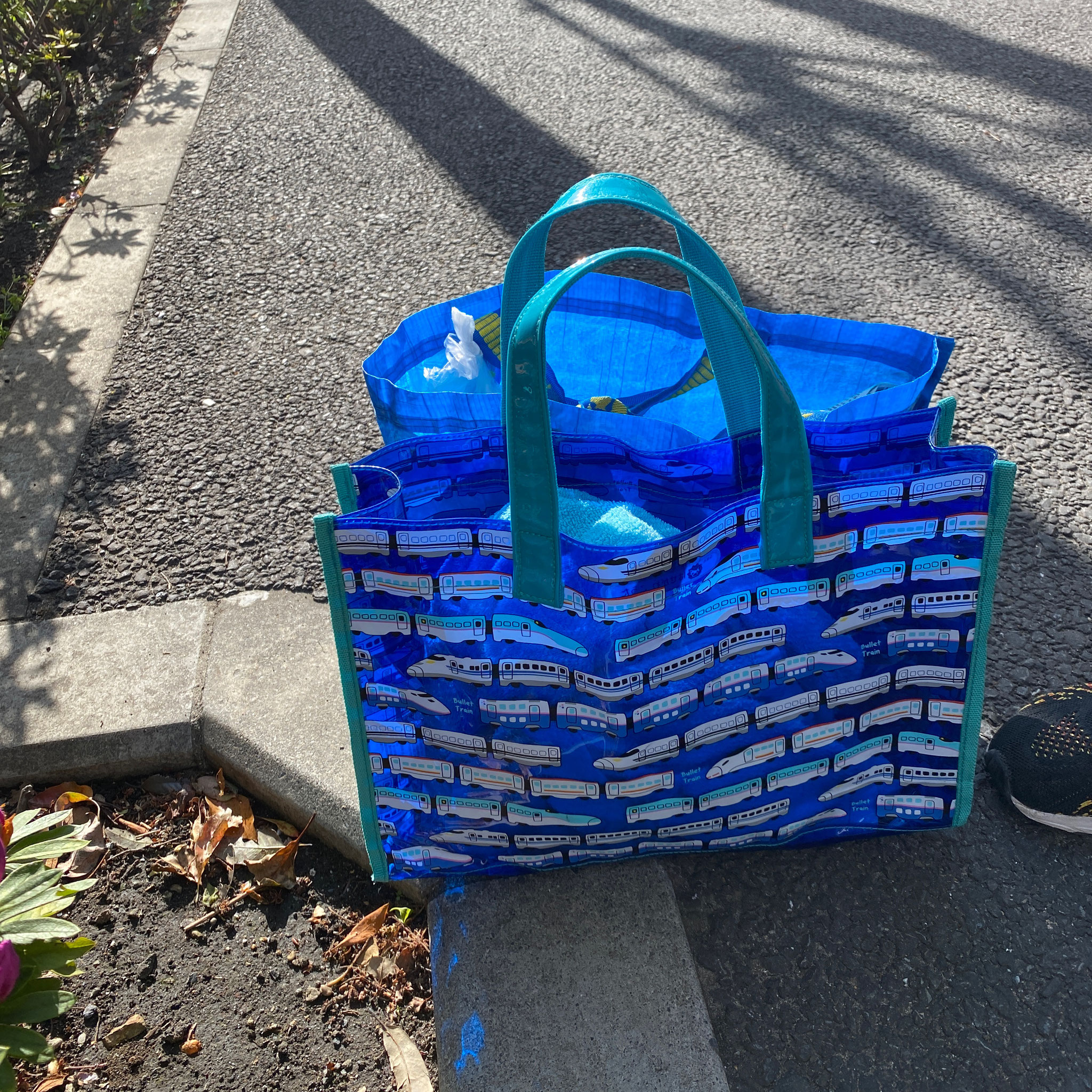 地域のプールにも遊びに行こう。