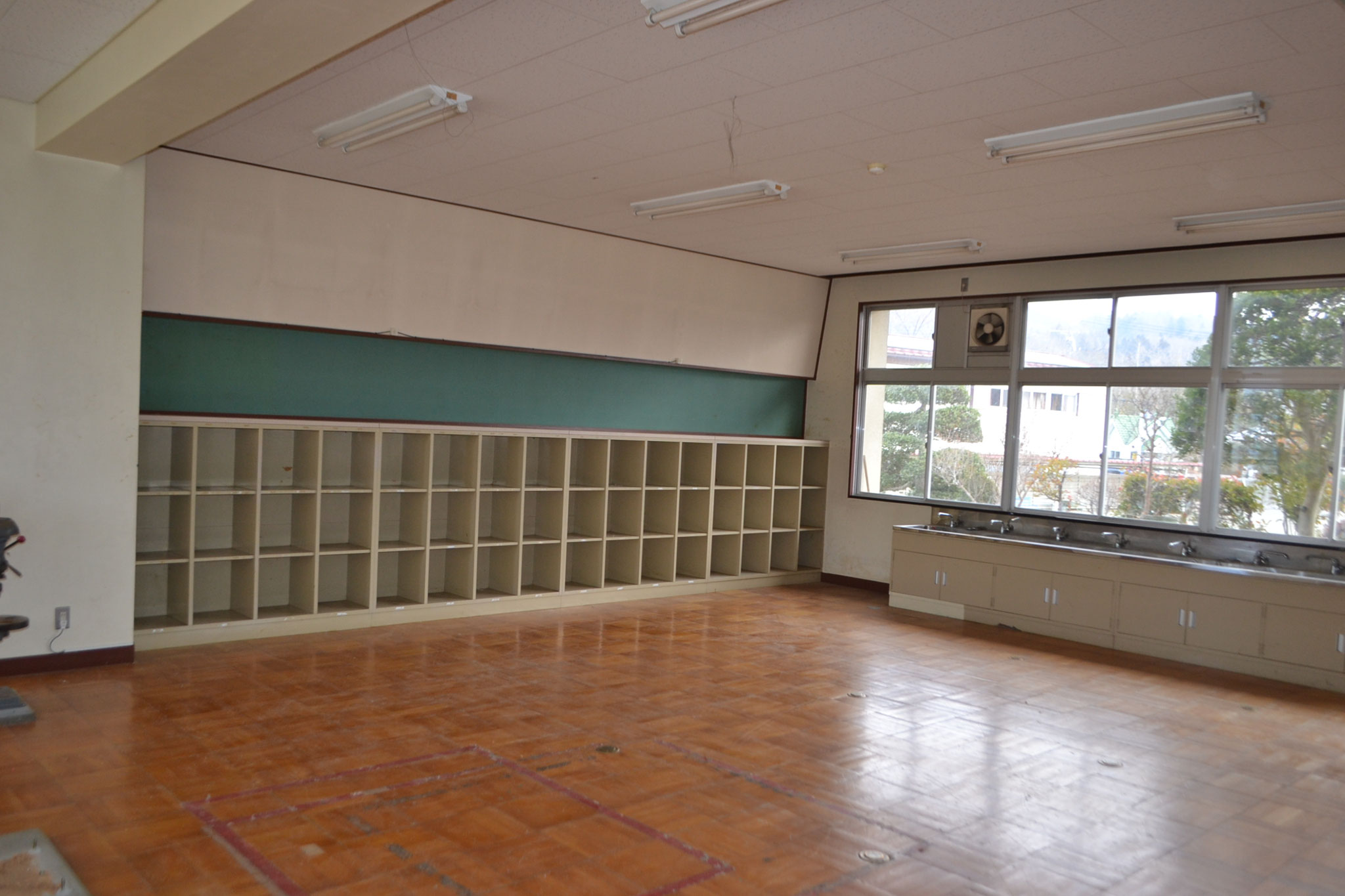 旧長若中学校(校舎・校庭・体育館) - 小鹿野町フィルム 旧長若中学校(校舎・校庭・体育館) - 小鹿野町フィルム