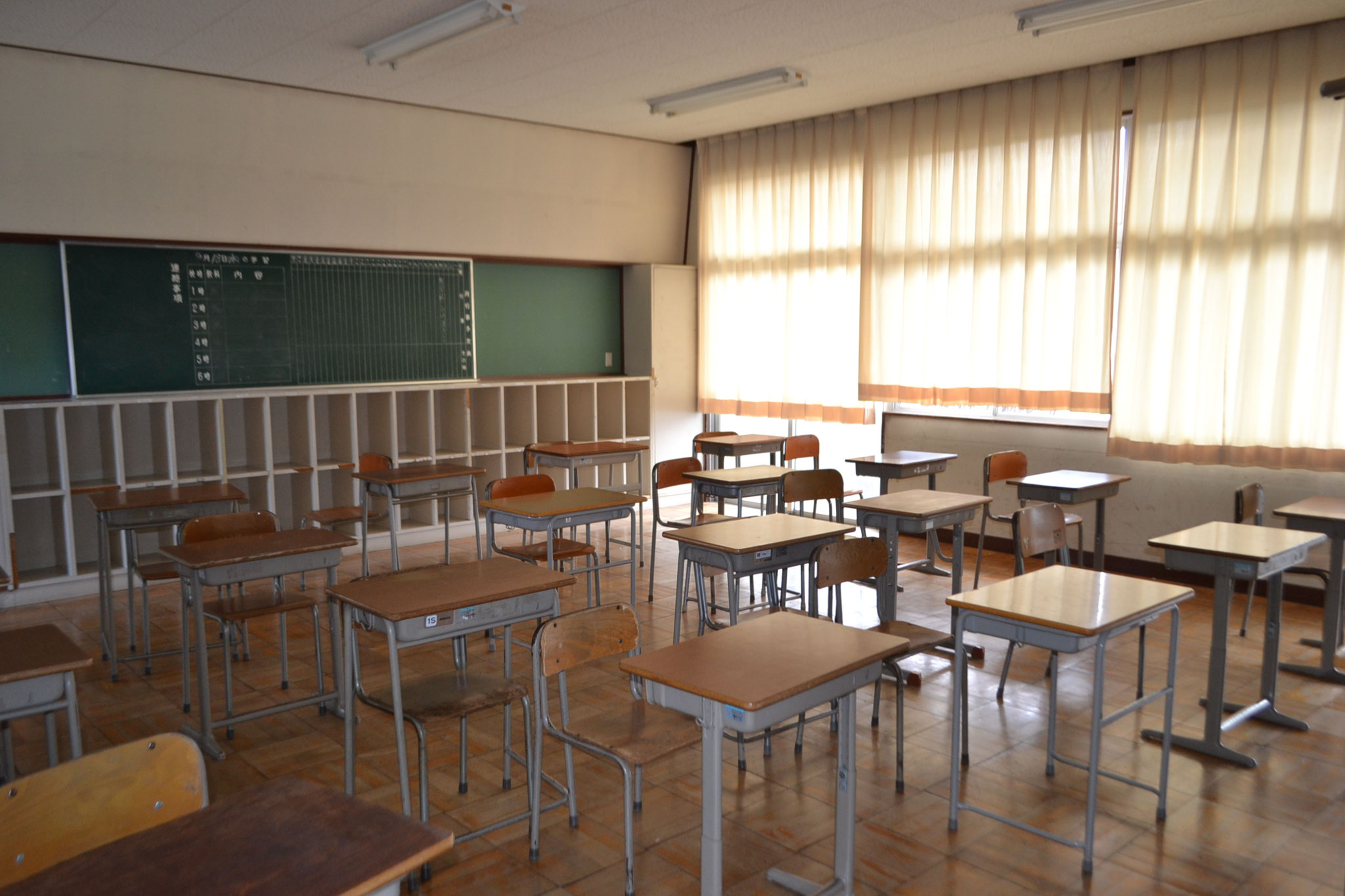 旧長若中学校(校舎・校庭・体育館) - 小鹿野町フィルム 旧長若中学校(校舎・校庭・体育館) - 小鹿野町フィルム