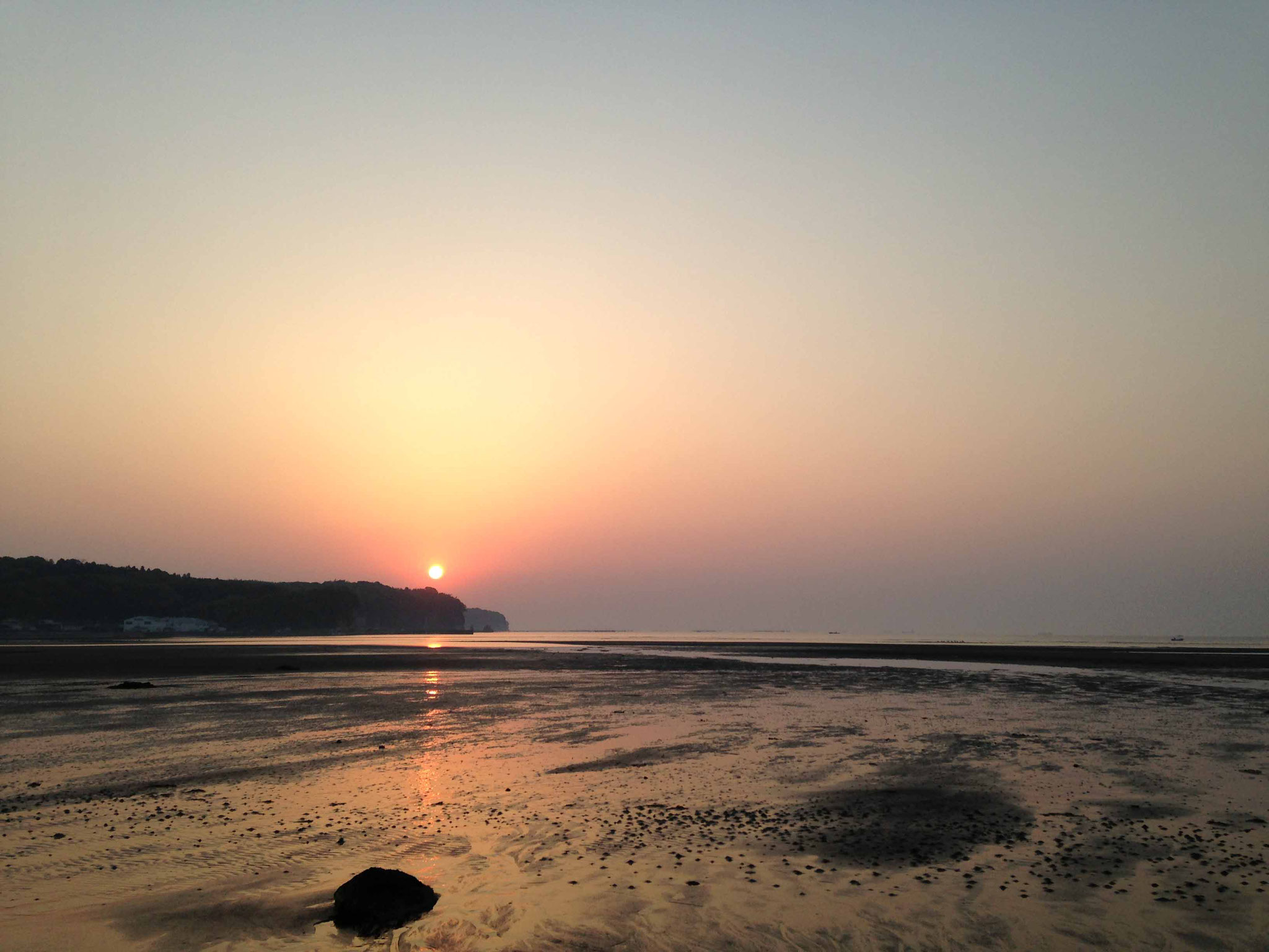 大分県日出町糸ヶ浜海岸の朝日