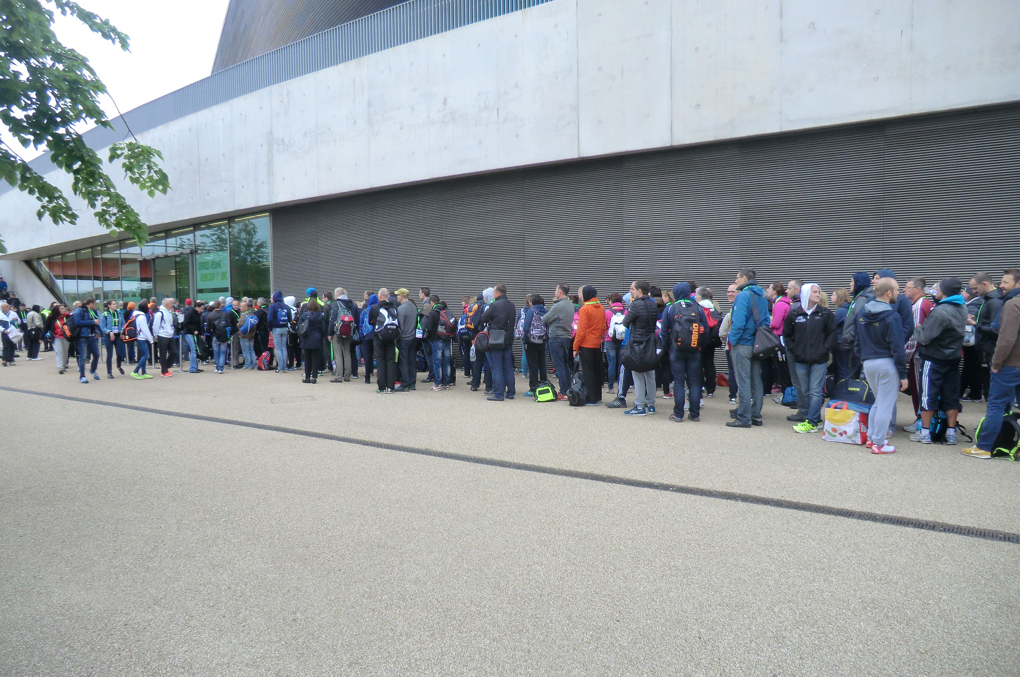 mauvaise surprise à J1 : 1h de queue à 6h30 du mat, pas d'échauffement ...