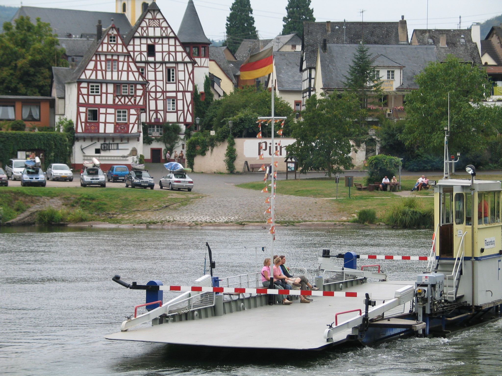 Moselfähre in Pünderich 