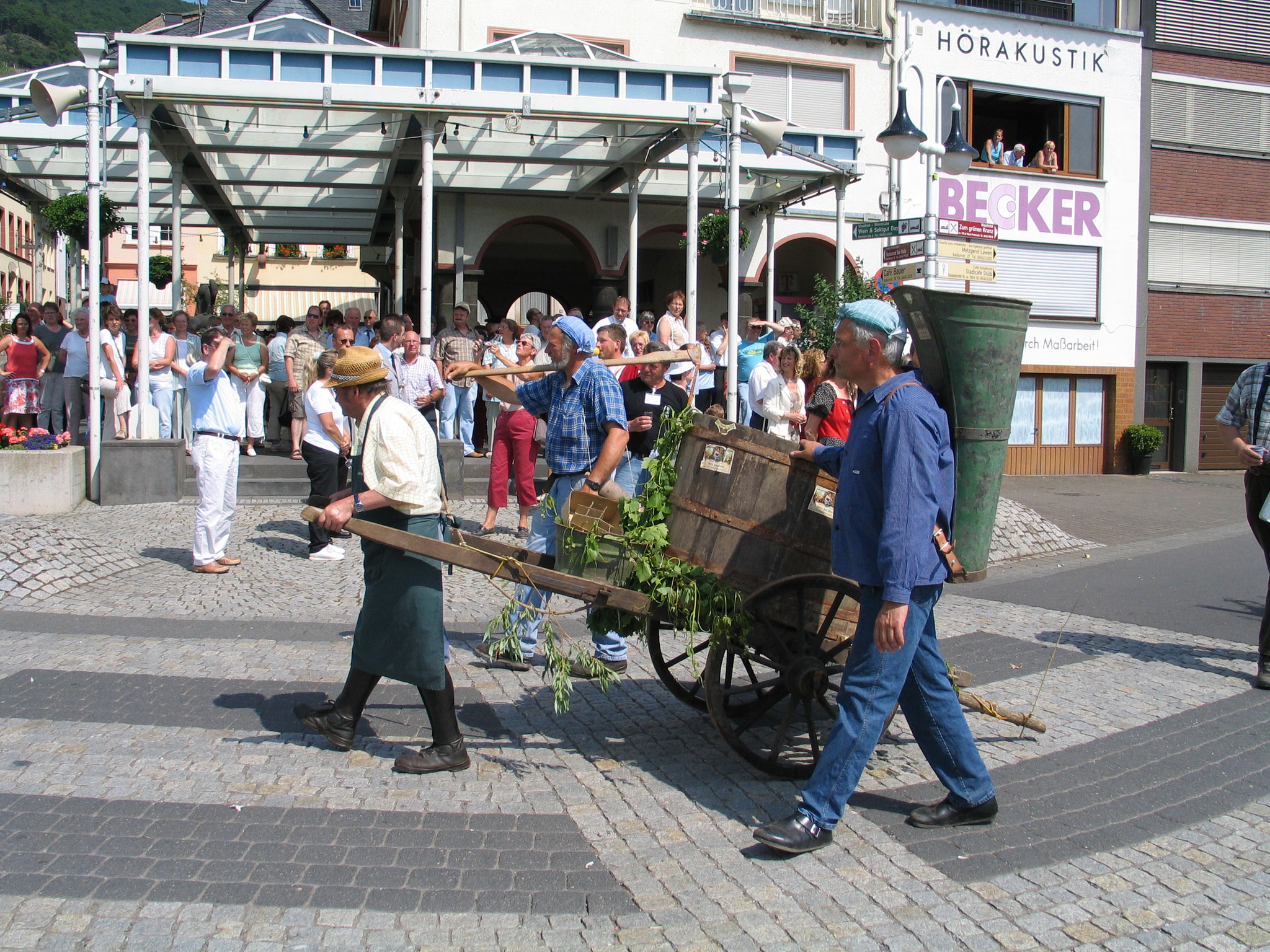 Weinfestumzug in Zell an der Mosel (Teil II)