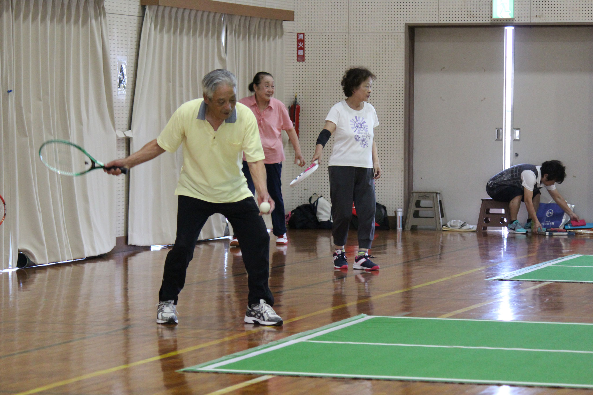 バウンドテニスの道具とコート 東大宮スポーツクラブ バウンドテニスの道具とコート 東大宮スポーツクラブ