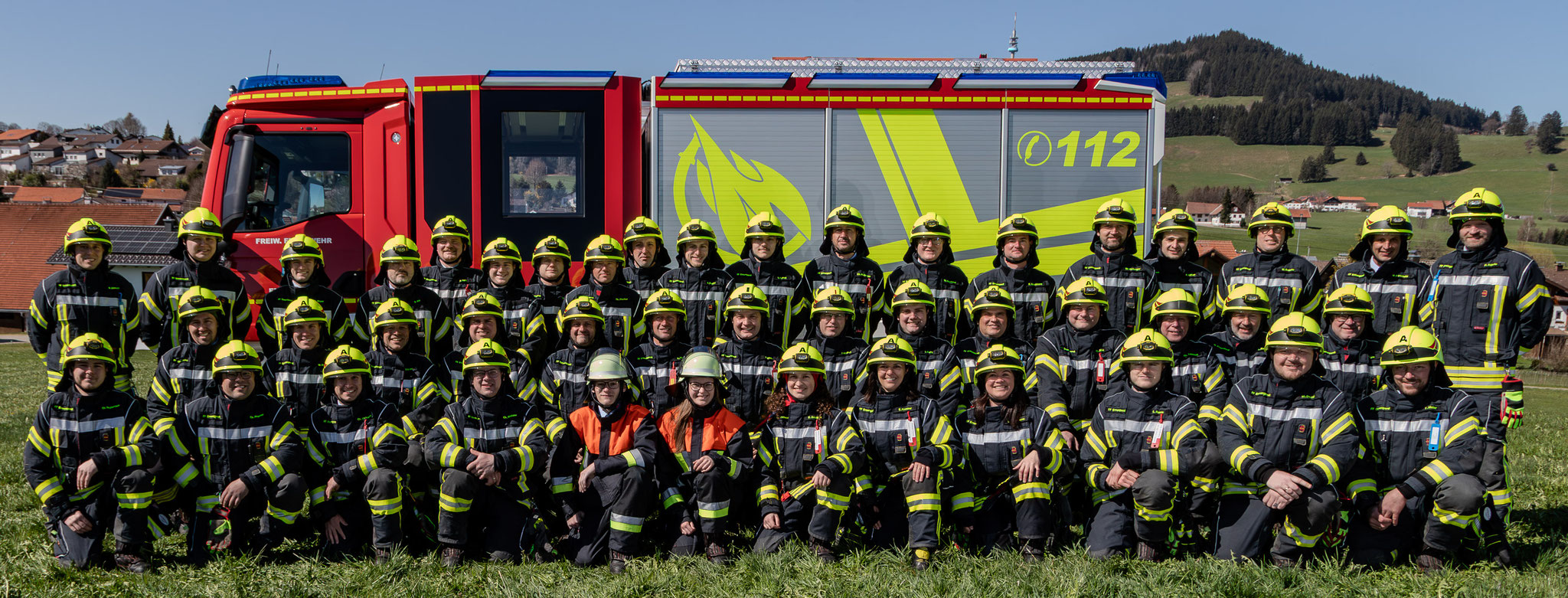 Gruppenbild im Schutzanzug