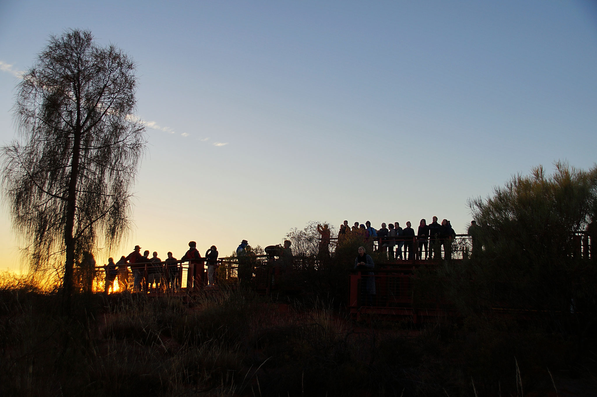 Early Birds auf der Holztribüne der Sunrise Viewing Area.