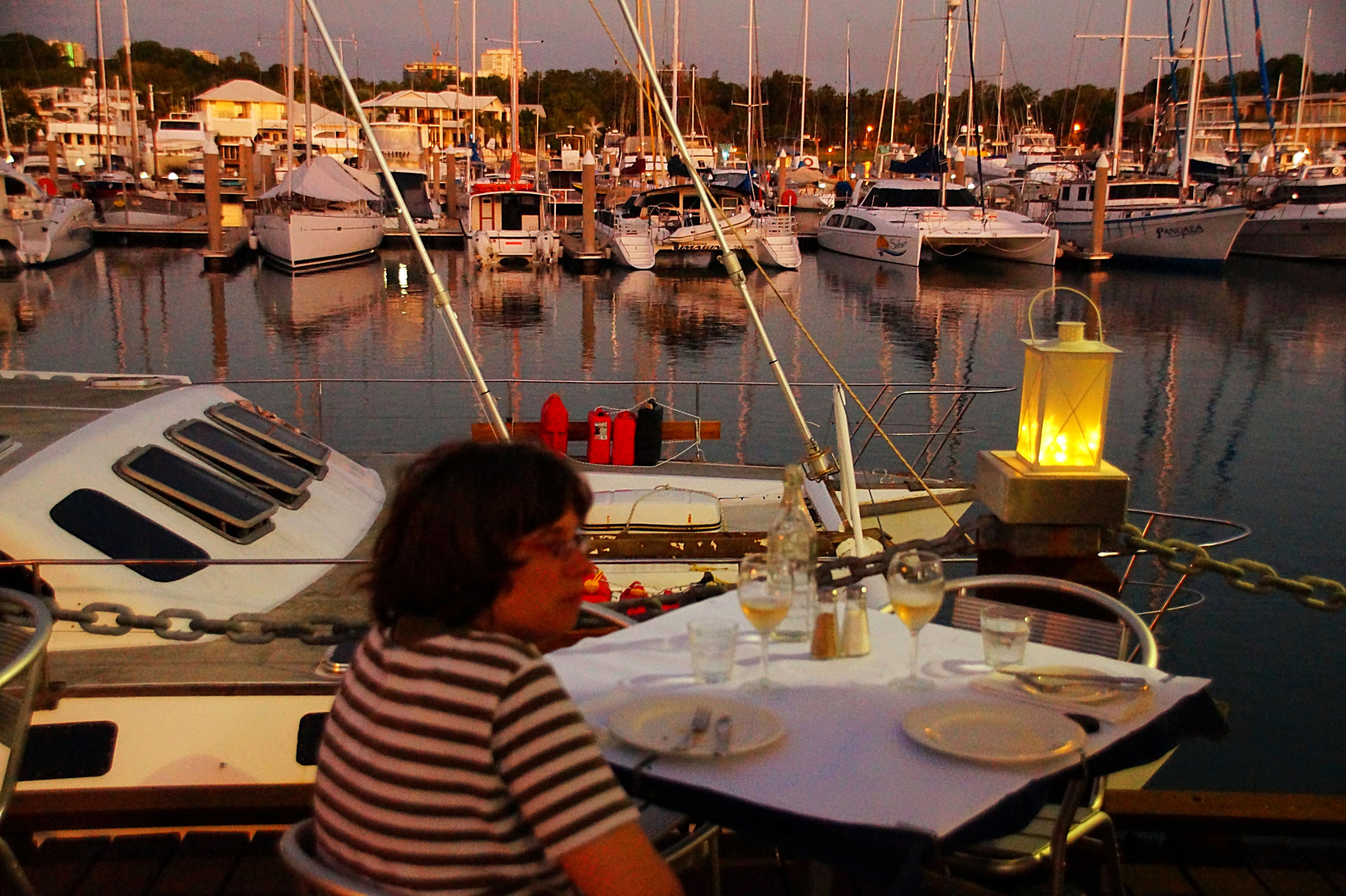 In Yots Greek Taverna saßen wir am Yachthafen. Das Essen war gut.