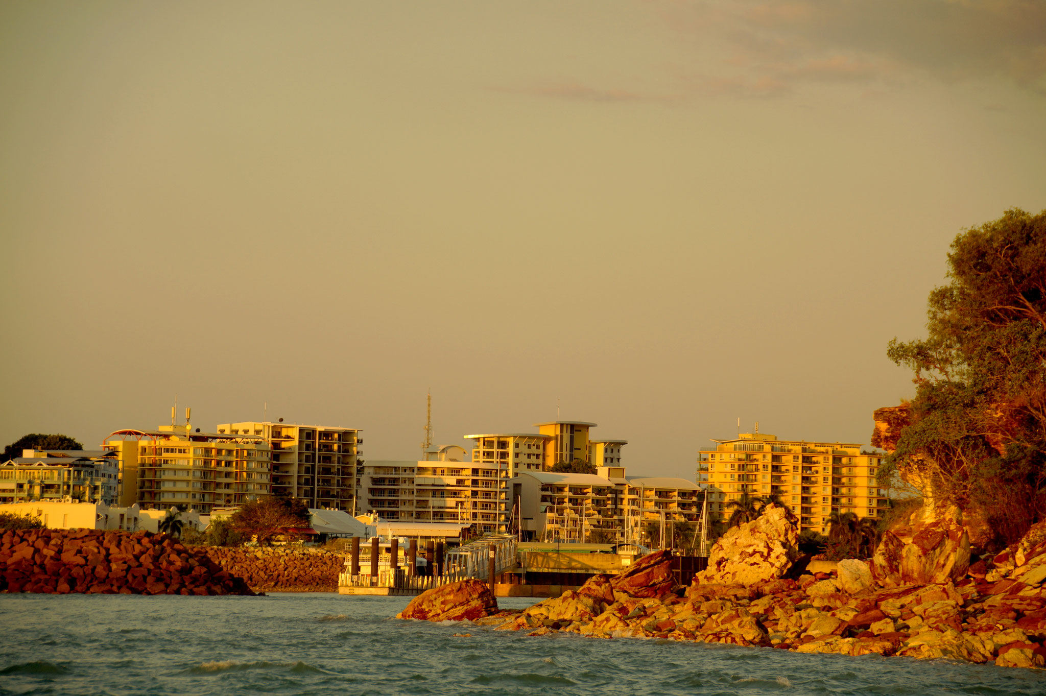 Blick auf Darwin auf der Sunset Cruise mit dem Perlenfischerboot Streeter.