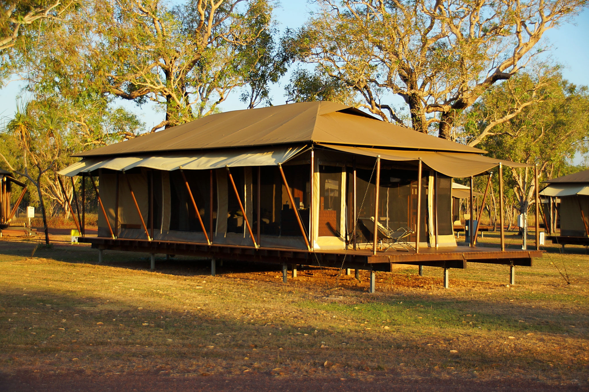 TOP 2 – Wildman Wilderness Lodge. Öko-Glamping im Busch in komfortablem Zelt. Lohnenswert: Airboat Safari und Bootsfahrt auf dem Home Billabong.