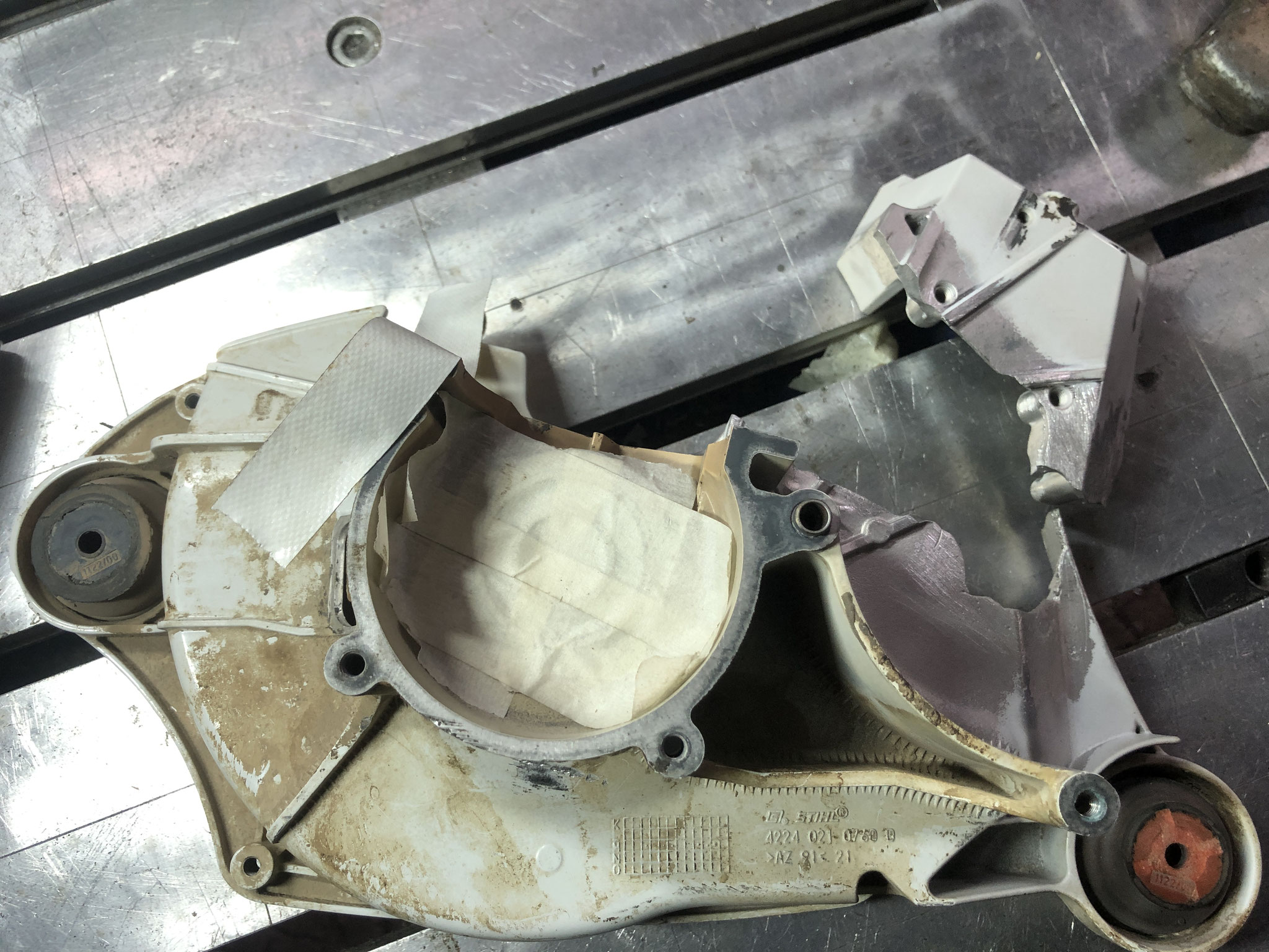 Gehäuseteil einer Stil Motorflex in zwei Teile gebrochen ; Neupreis 190€