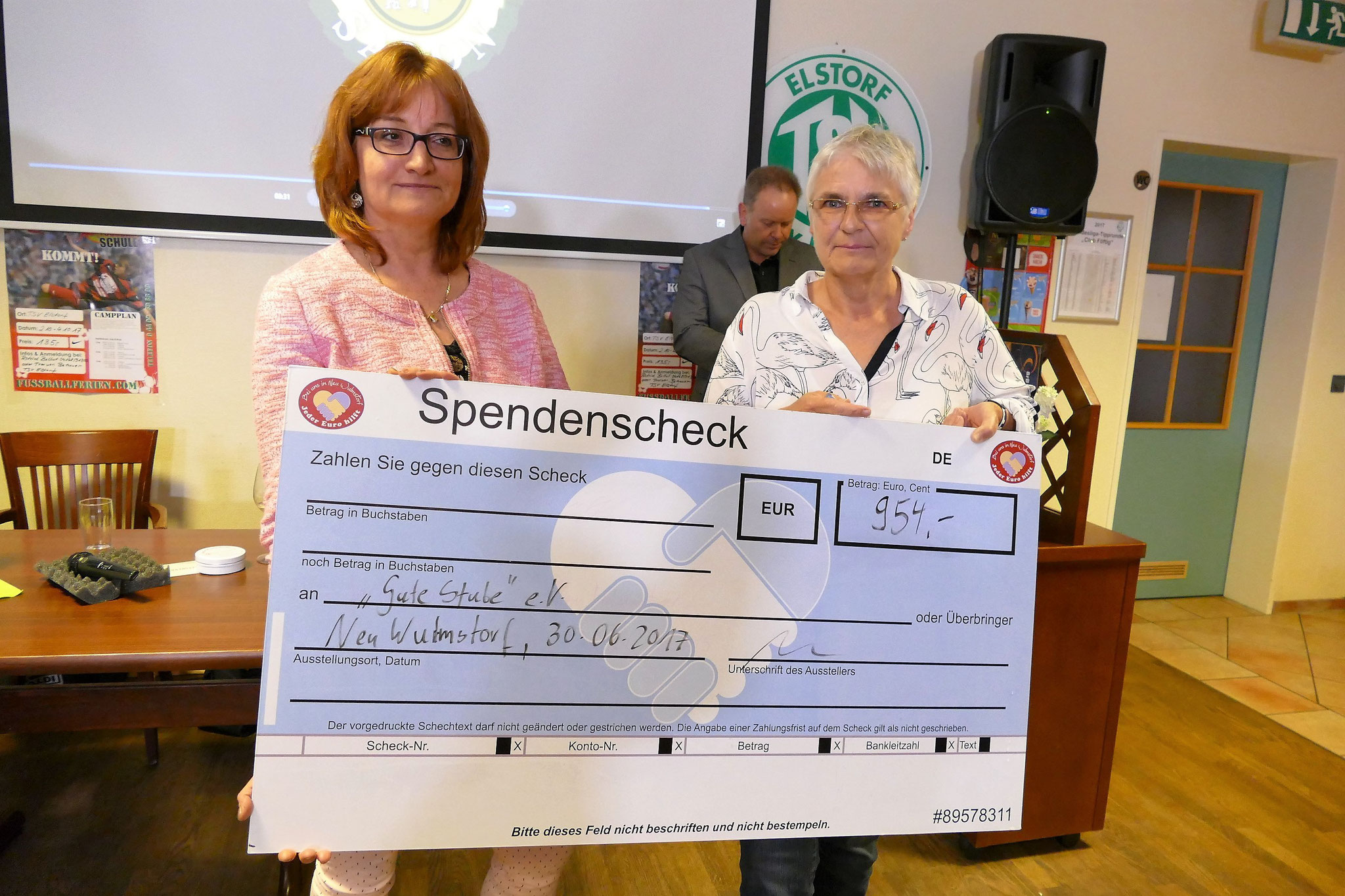 Das Spendenfinale: 954 Euro sind zusammengekommen an diesem Abend für die Senioren in unserer Gemeinde