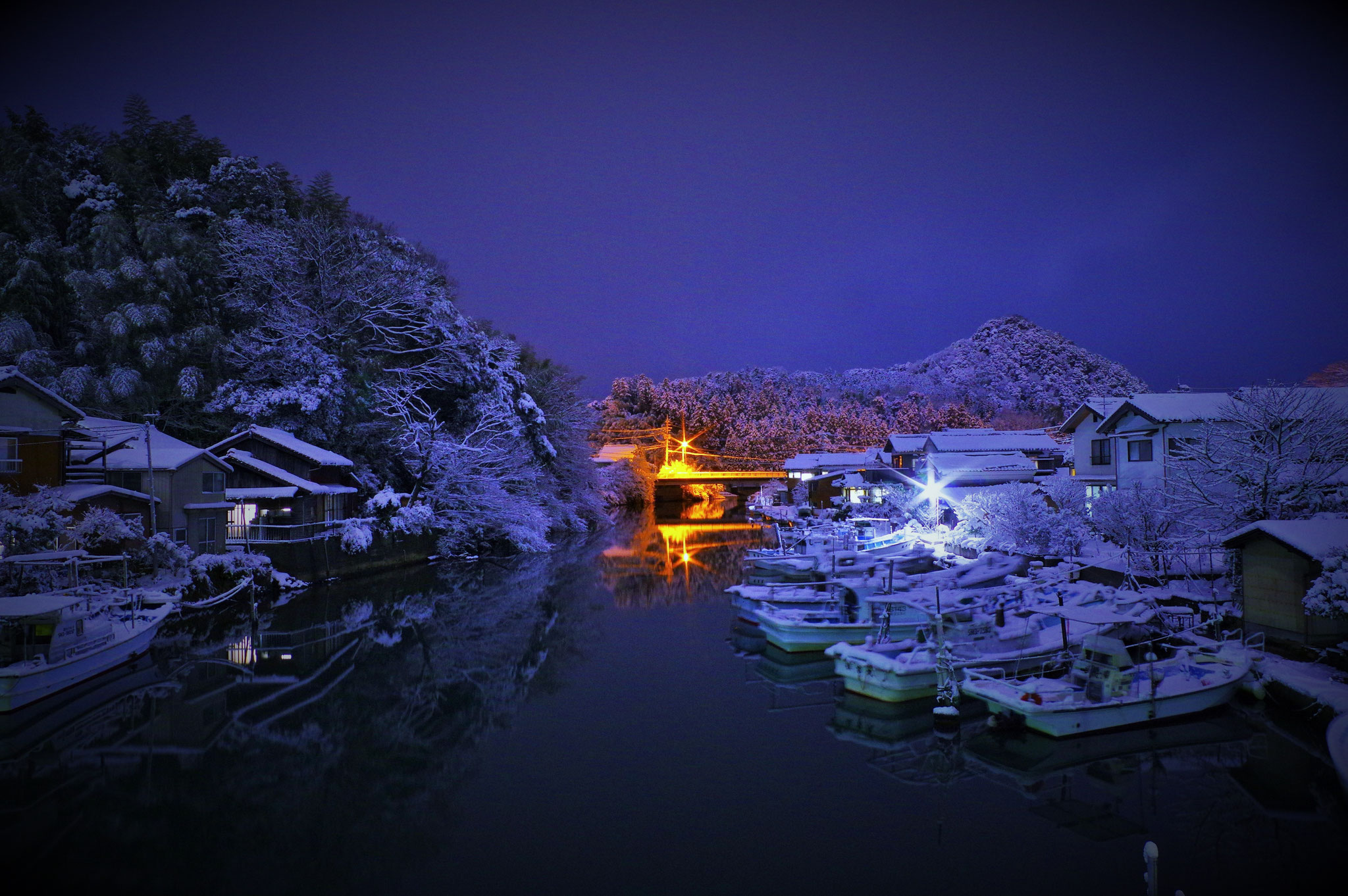 雪の夜の八尾川