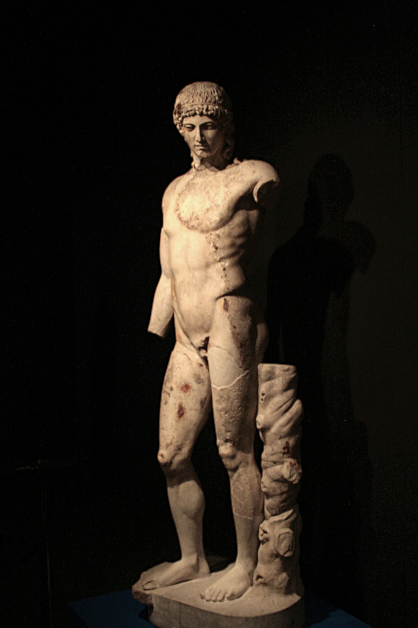 Nella tarda antichità greca Apollo venne anche identificato come dio del Sole.