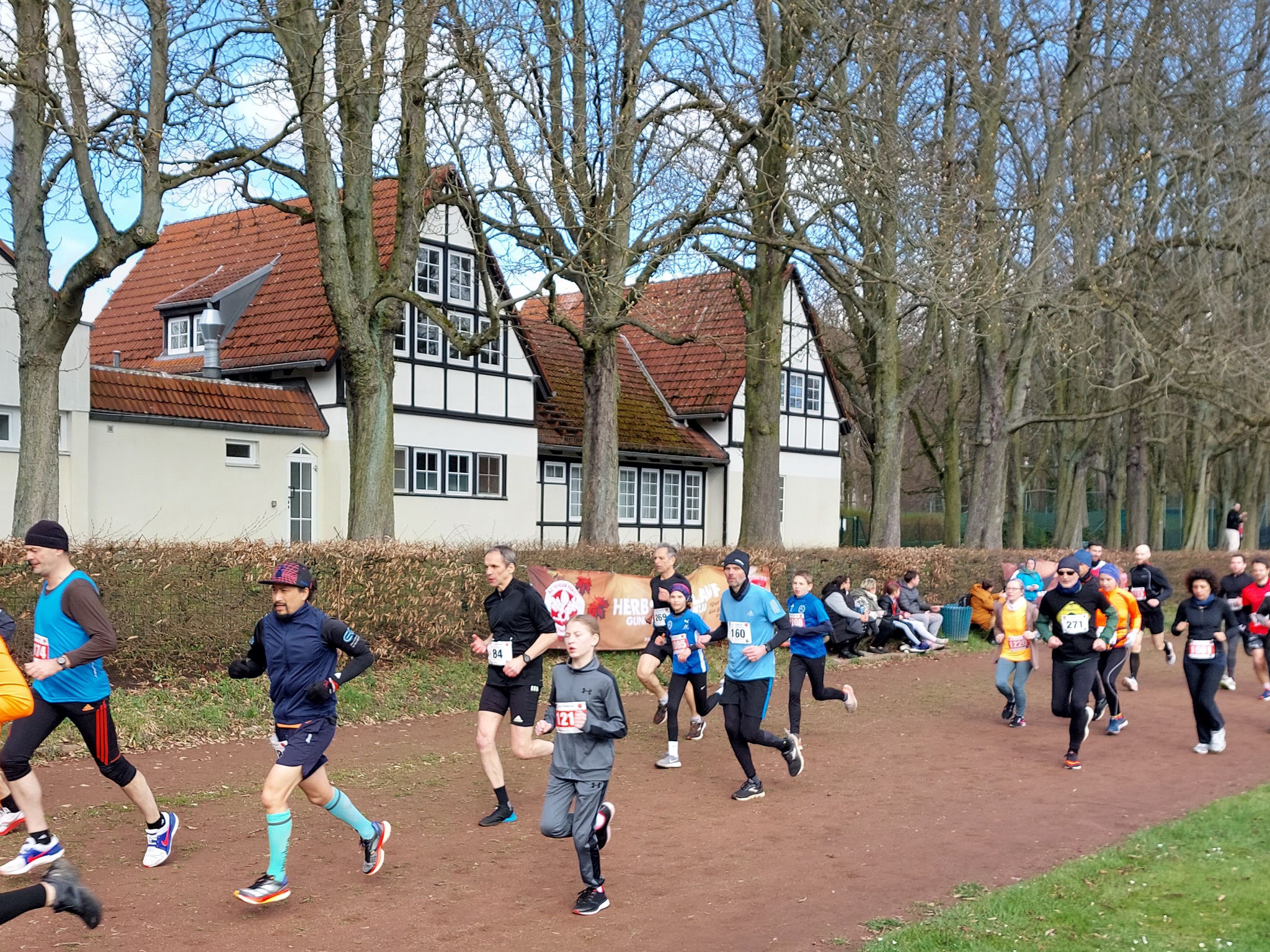 Mila und Anton kurz nach dem Start über 5 km