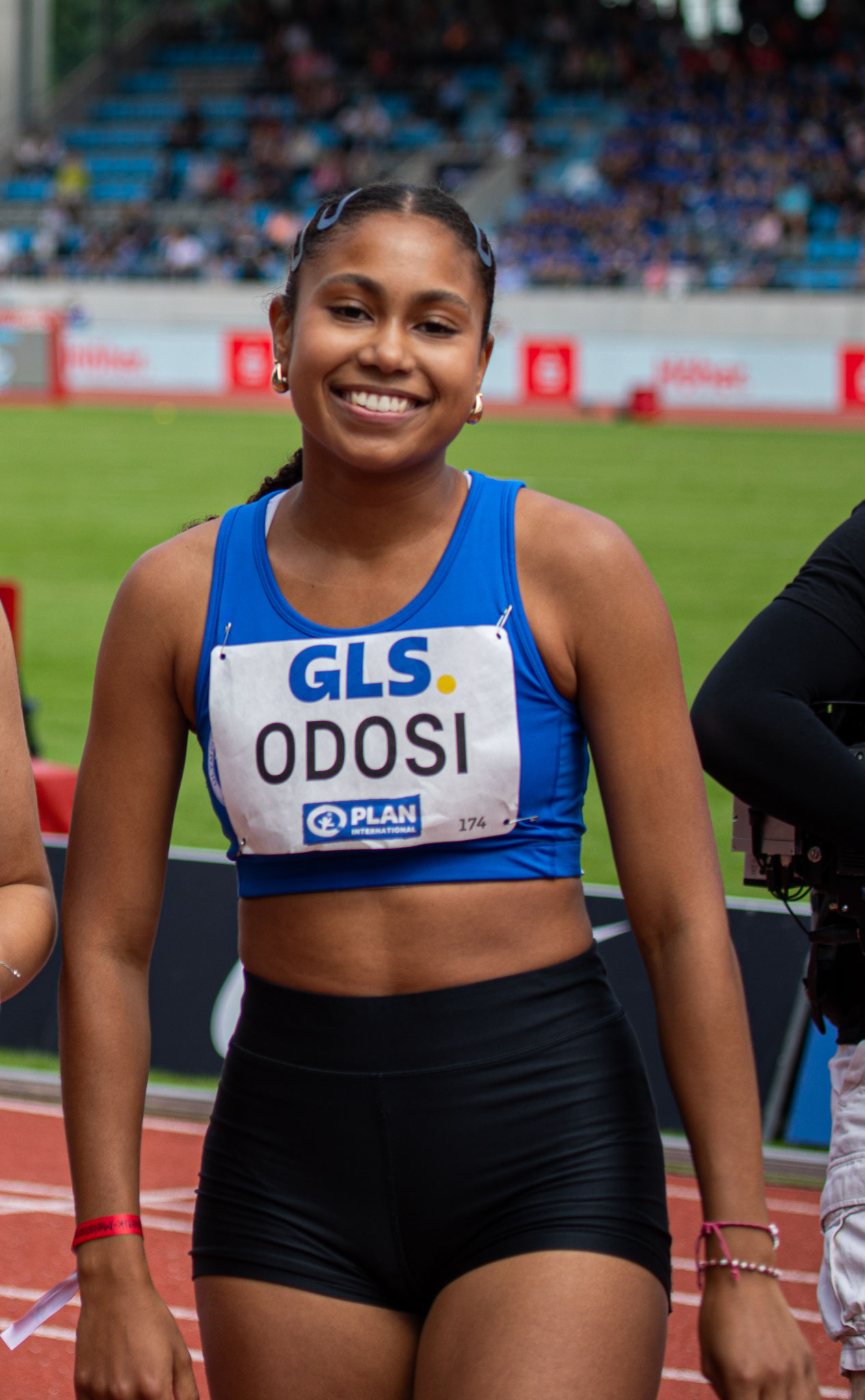 Lina, glücklich nach dem anstrengenden 400m-Lauf