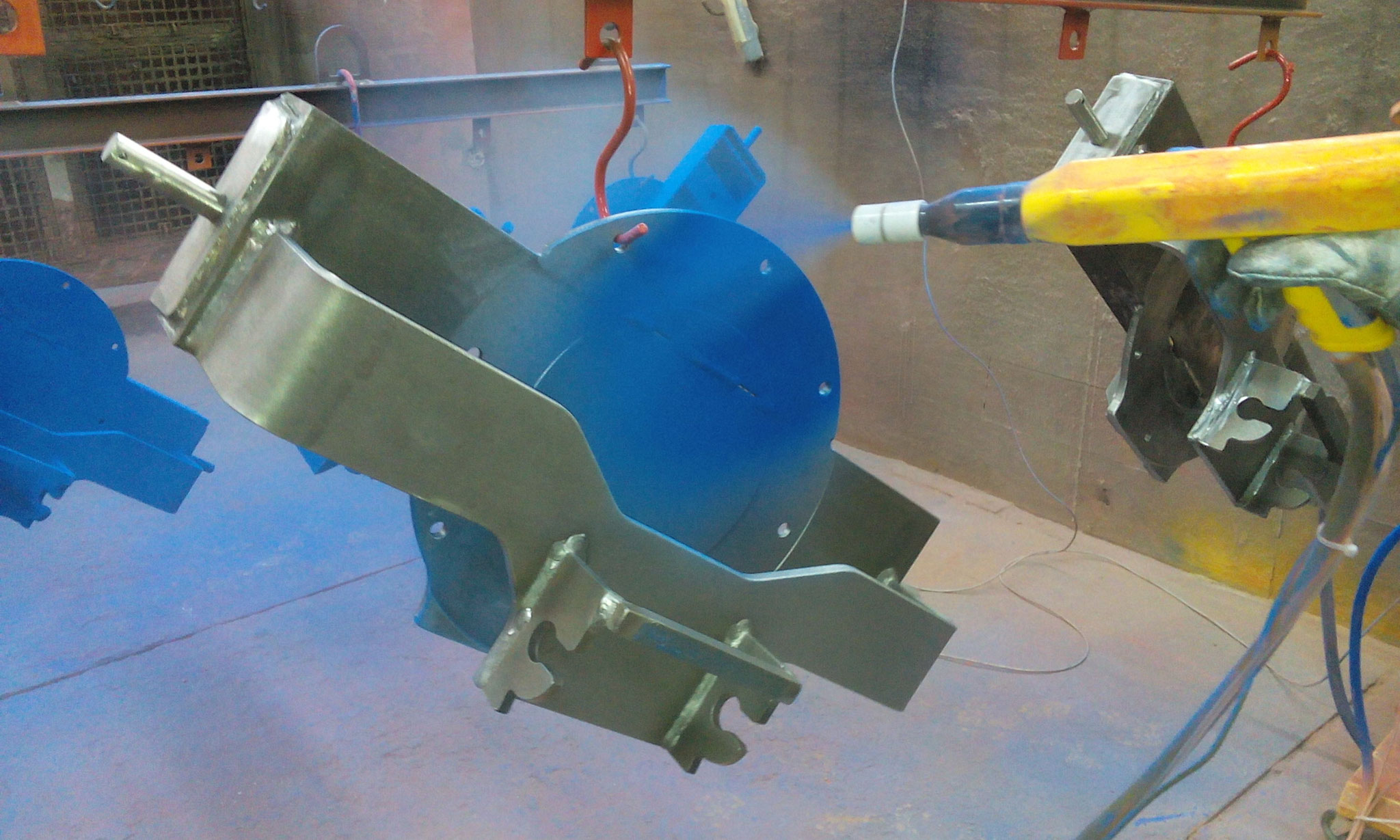 Eigene Pulverbeschichtung bis zu 4m länge und Stückgewicht 1400 kg