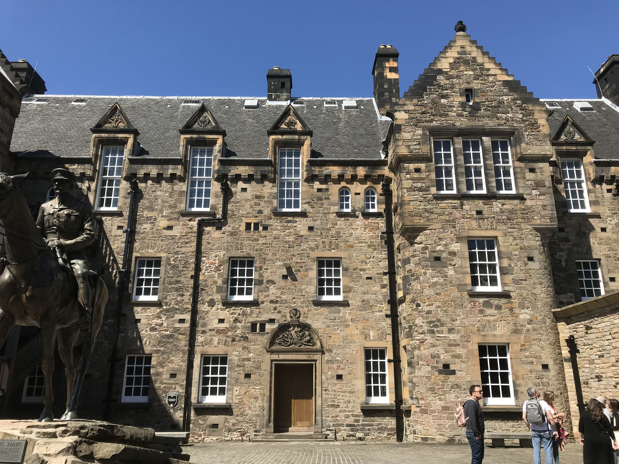 This house was originally built as a storehouse but later transformed into a hospital. During wars a lot of people were treated here.