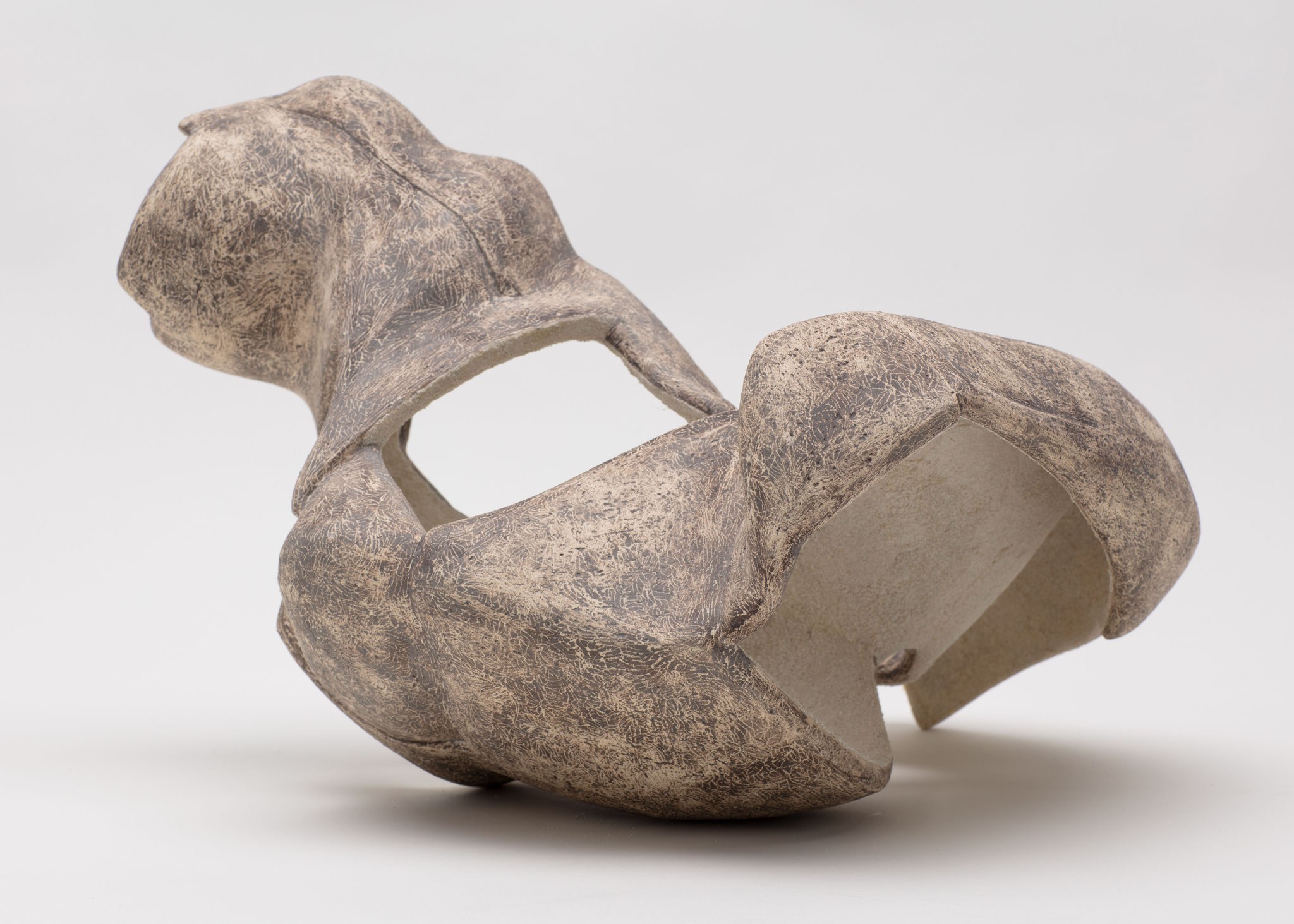 無痛2 / 陶土・釉薬・シャモット / 40×44×h31cm / 2021