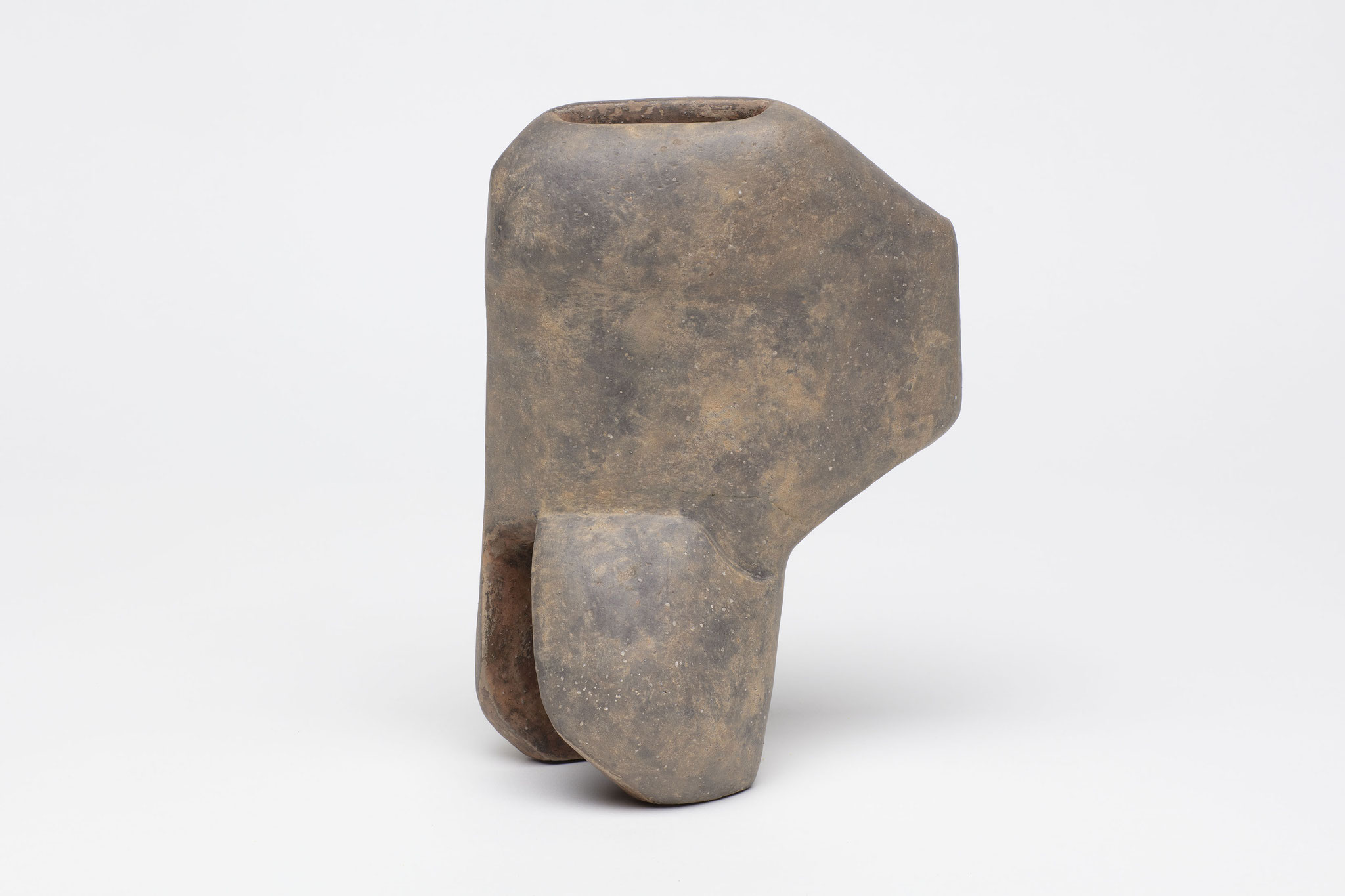 アフタートーク（踵で頭痛を病む）頭 / 陶土・釉薬/ 2022 / 18.5×12×h26cm