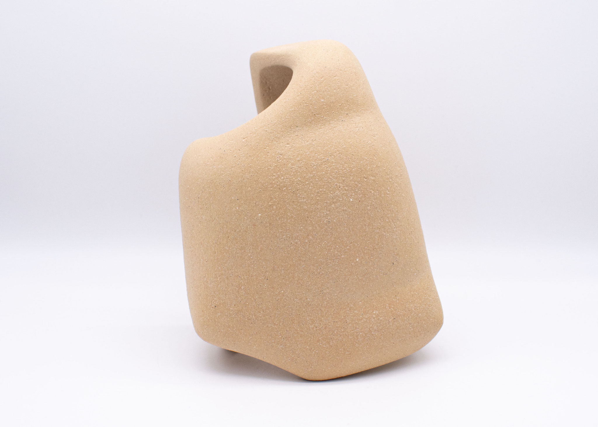 形 “SHEEP” 3 2025 / 陶 / W13 D14.5 H18.5 cm