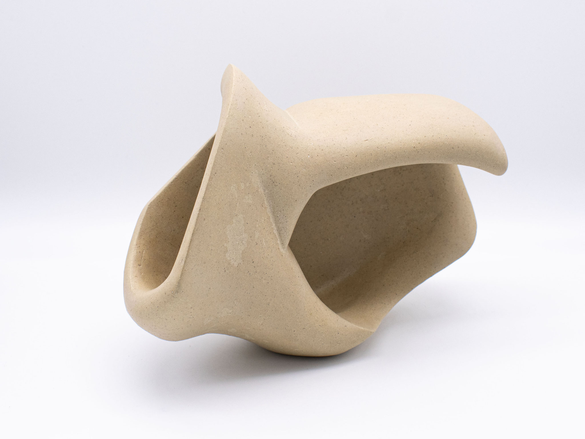 形 “m” 2 2024 / 陶 / W23 D13 H17.5 cm
