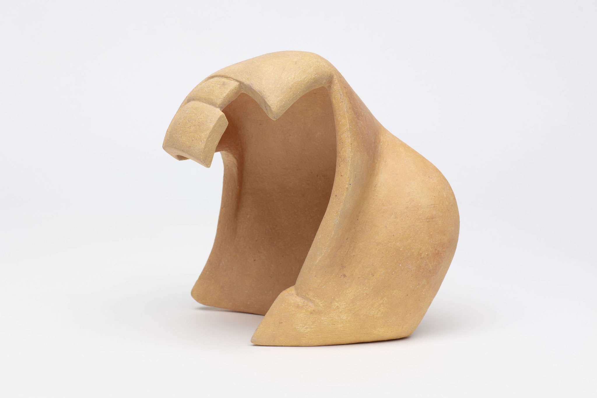 アフタートーク（踵で頭痛を病む）で / 陶土・釉薬/ 2022 / 24.5×21×h24cm