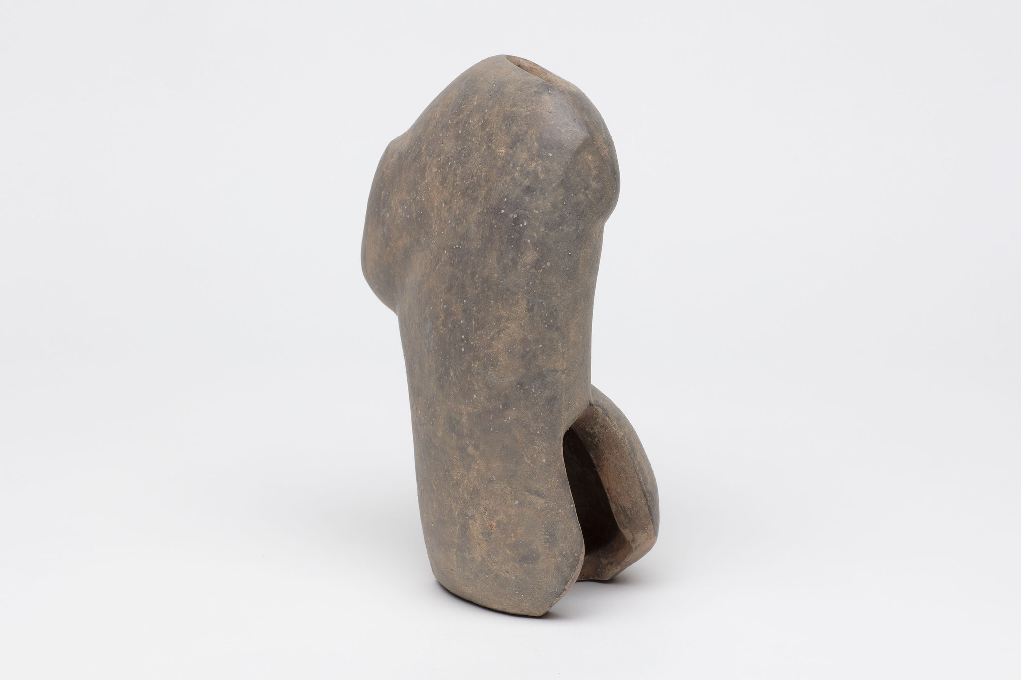 アフタートーク（踵で頭痛を病む）頭 / 陶土・釉薬/ 2022 / 18.5×12×h26cm