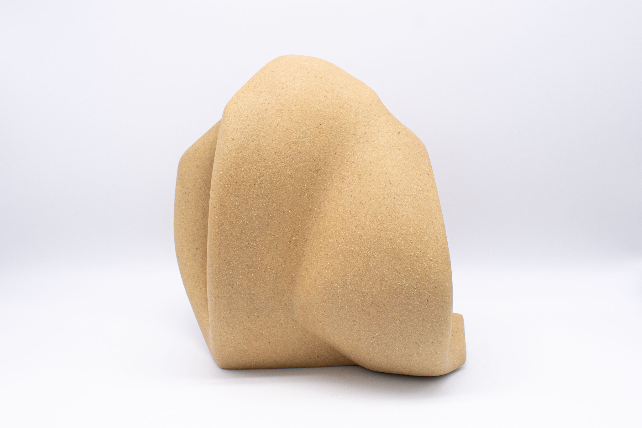 形 “m” 11 2025 / 陶 / W23 D13 H22 cm