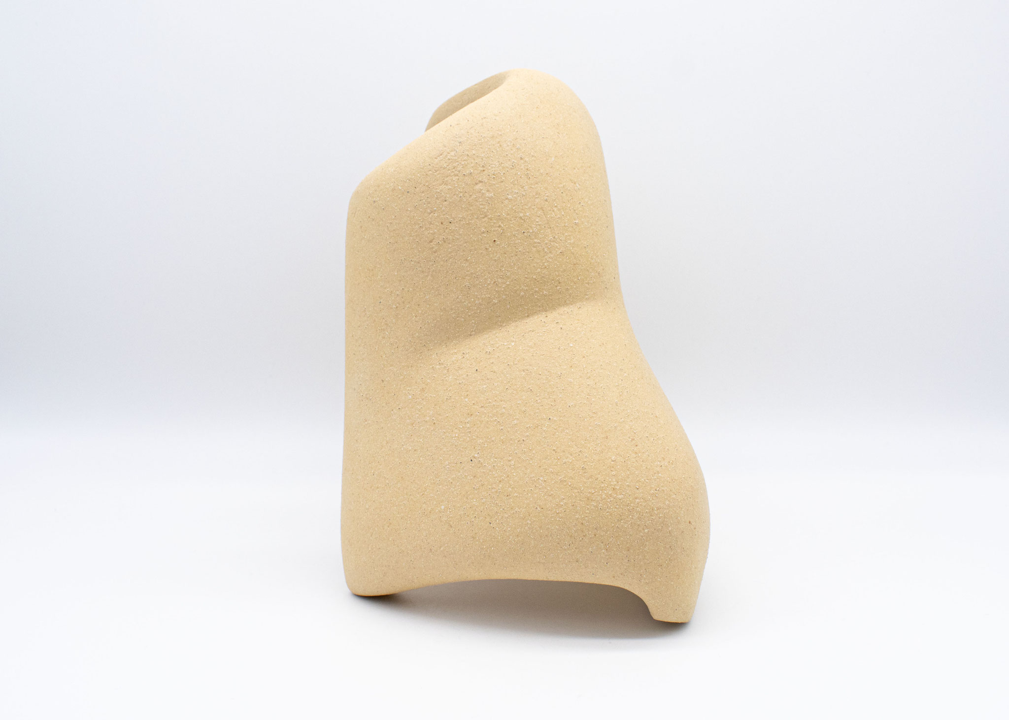 形 “SHEEP” 4 2025 / 陶 / W17 D14 H20 cm