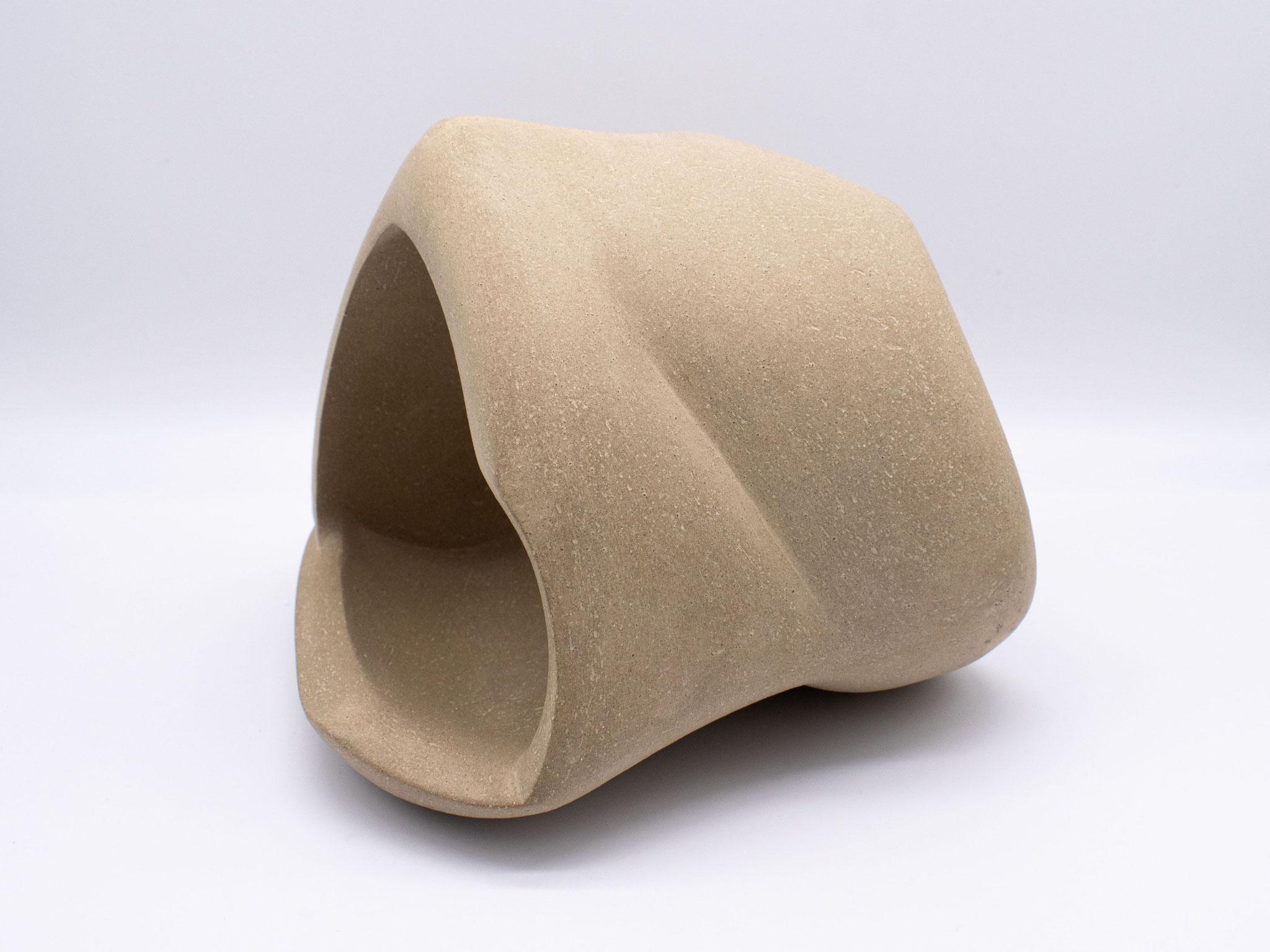 形 “m” 6 2024 / 陶 / W26 D15.5 H16 cm