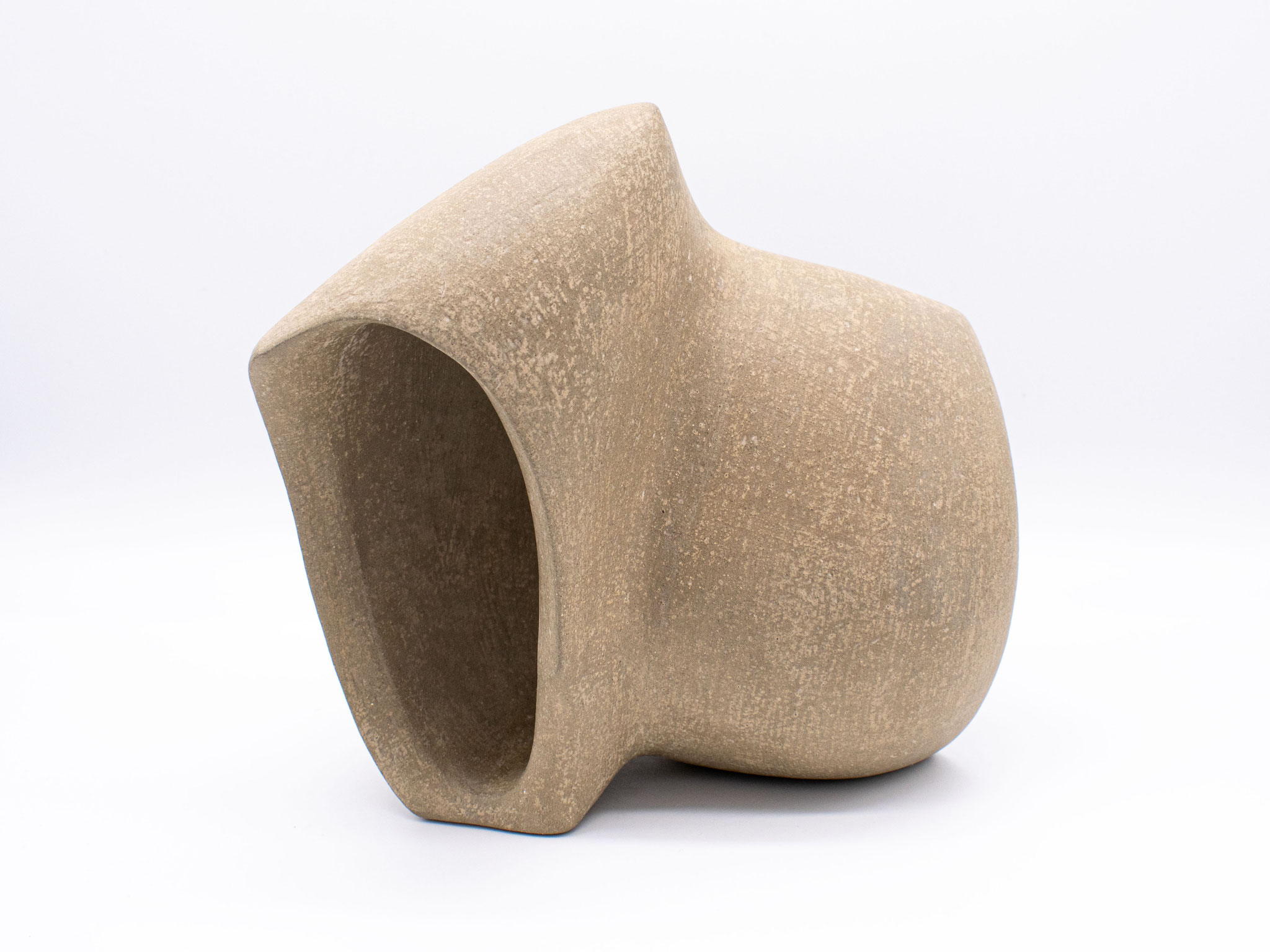 形 “m” 1 2024 / 陶 / W20.5 D14 H20 cm