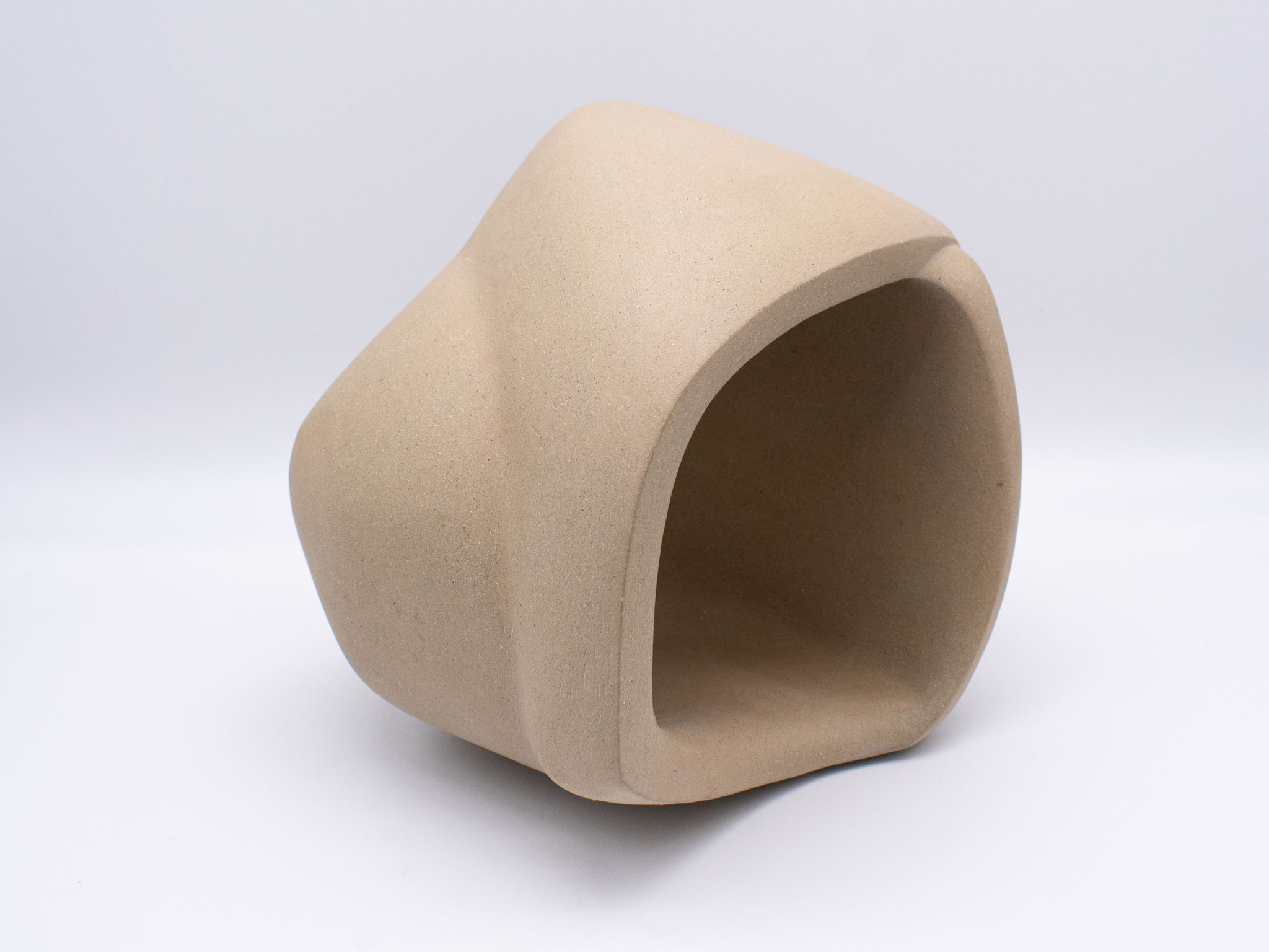 形 “m” 4 2024 / 陶 / W18 D17 H18 cm