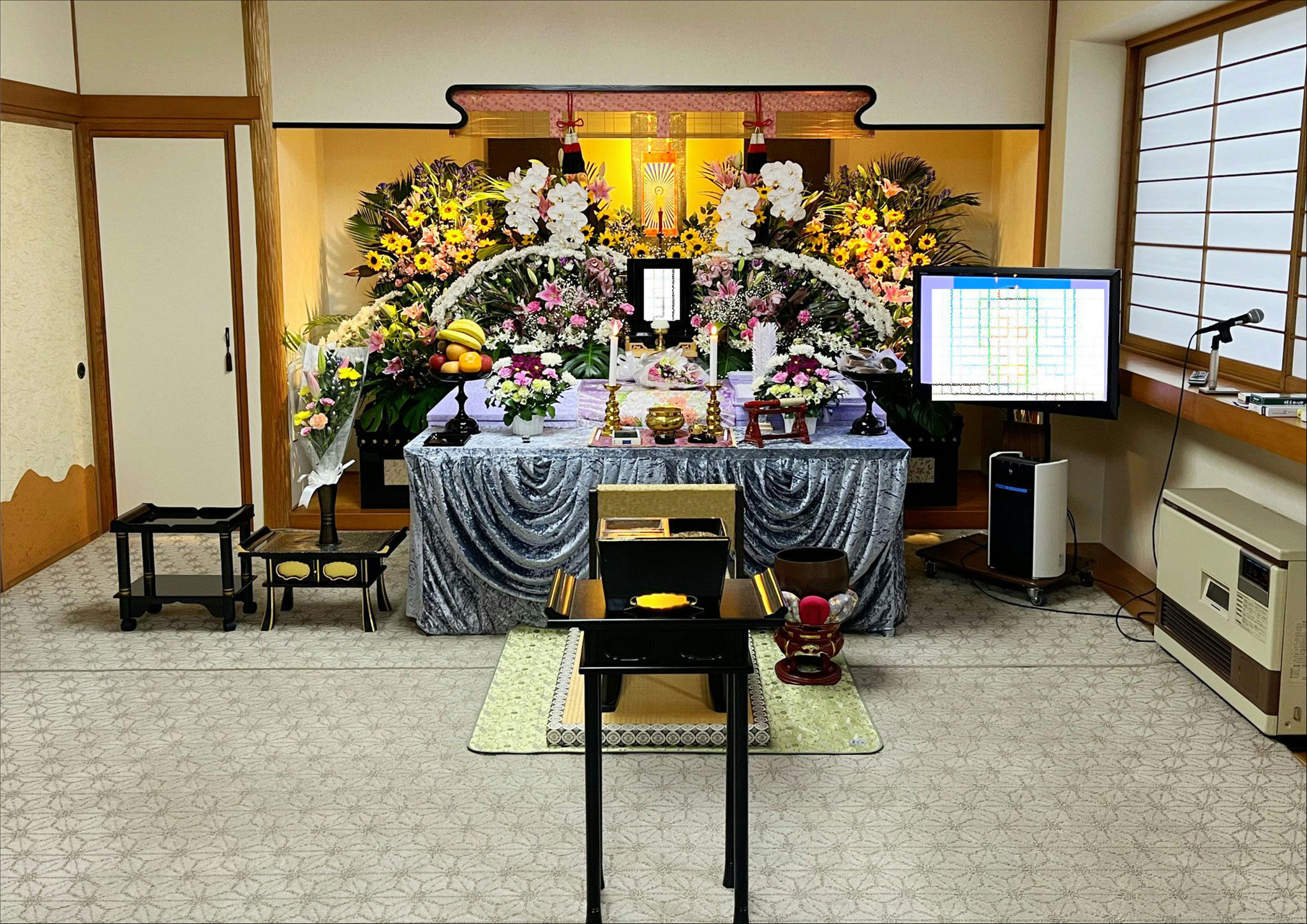 祭　壇
