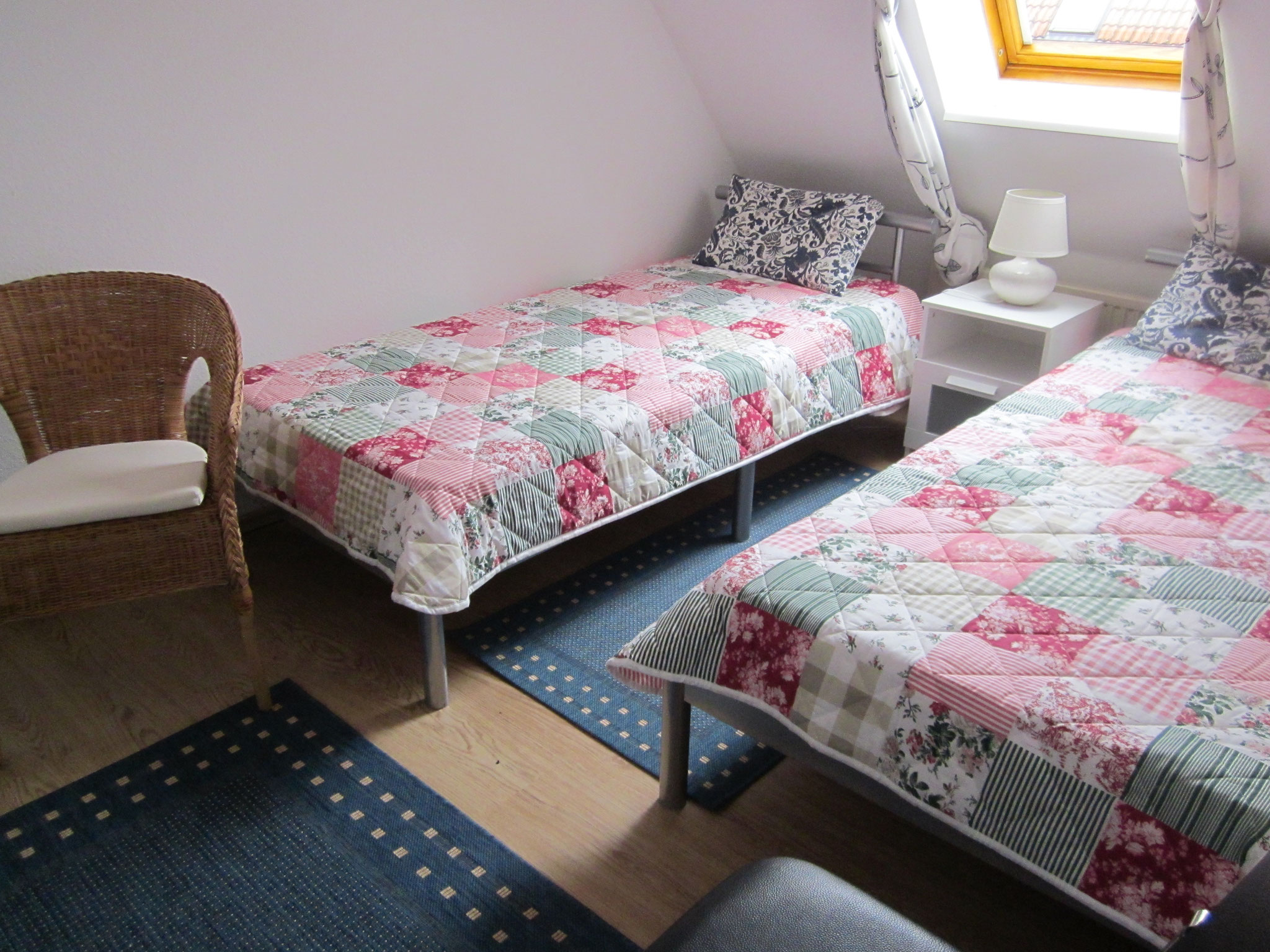 Schlafzimmer mit zwei Betten
