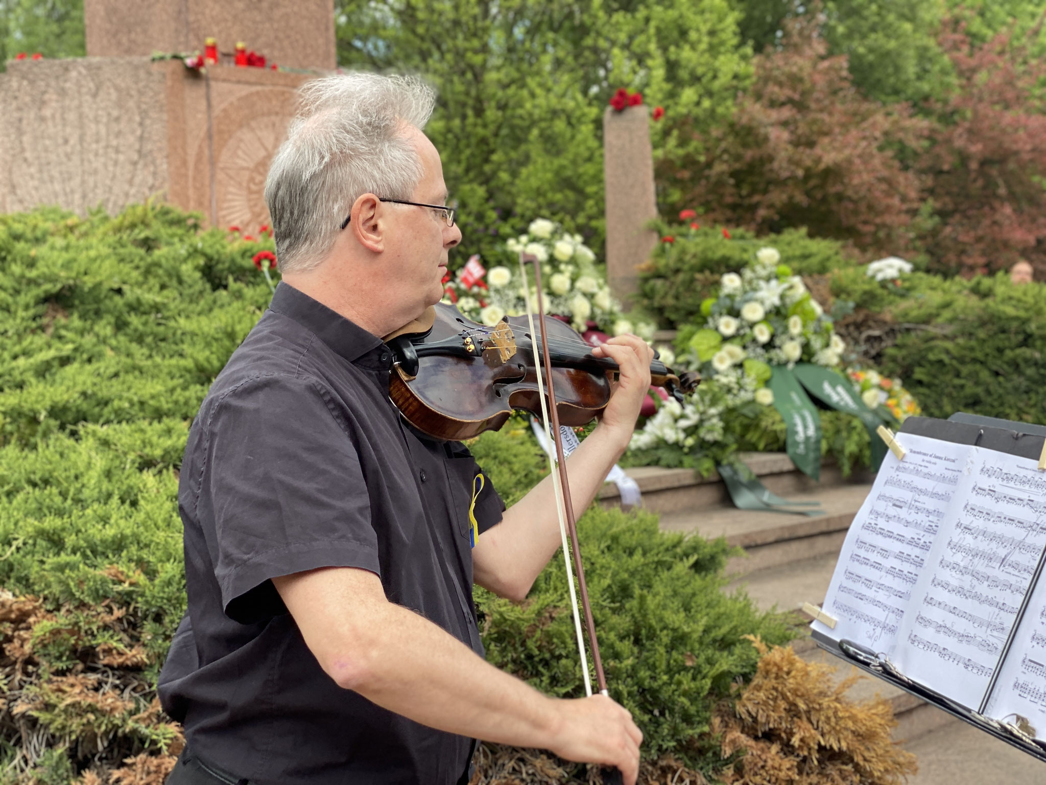 Niels Templin von er Musikschule Marzahn-Hellersdorf sorgte für die musikalische Umrahmung.
