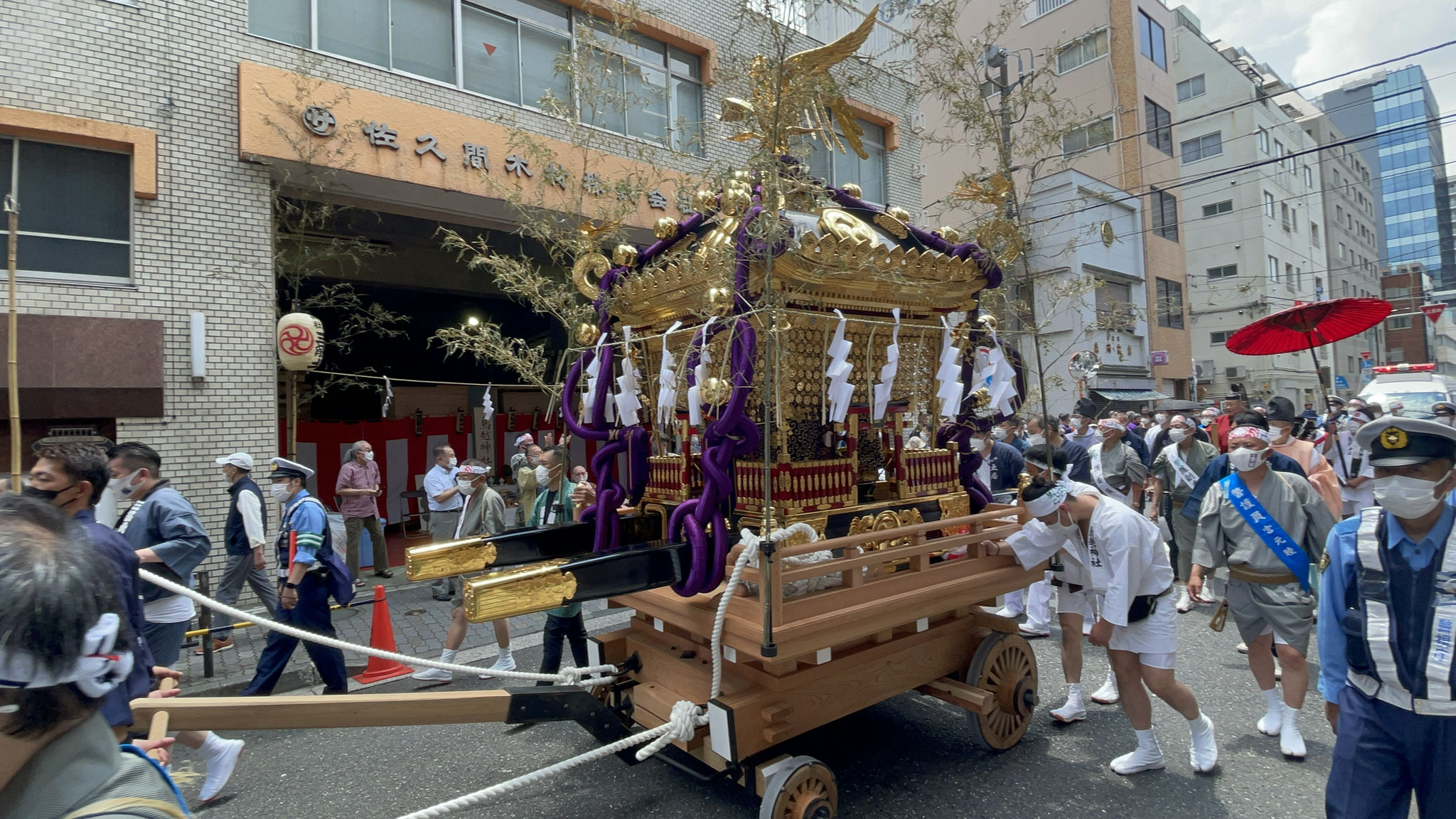 鳥越神社御本社神輿曳き台渡御